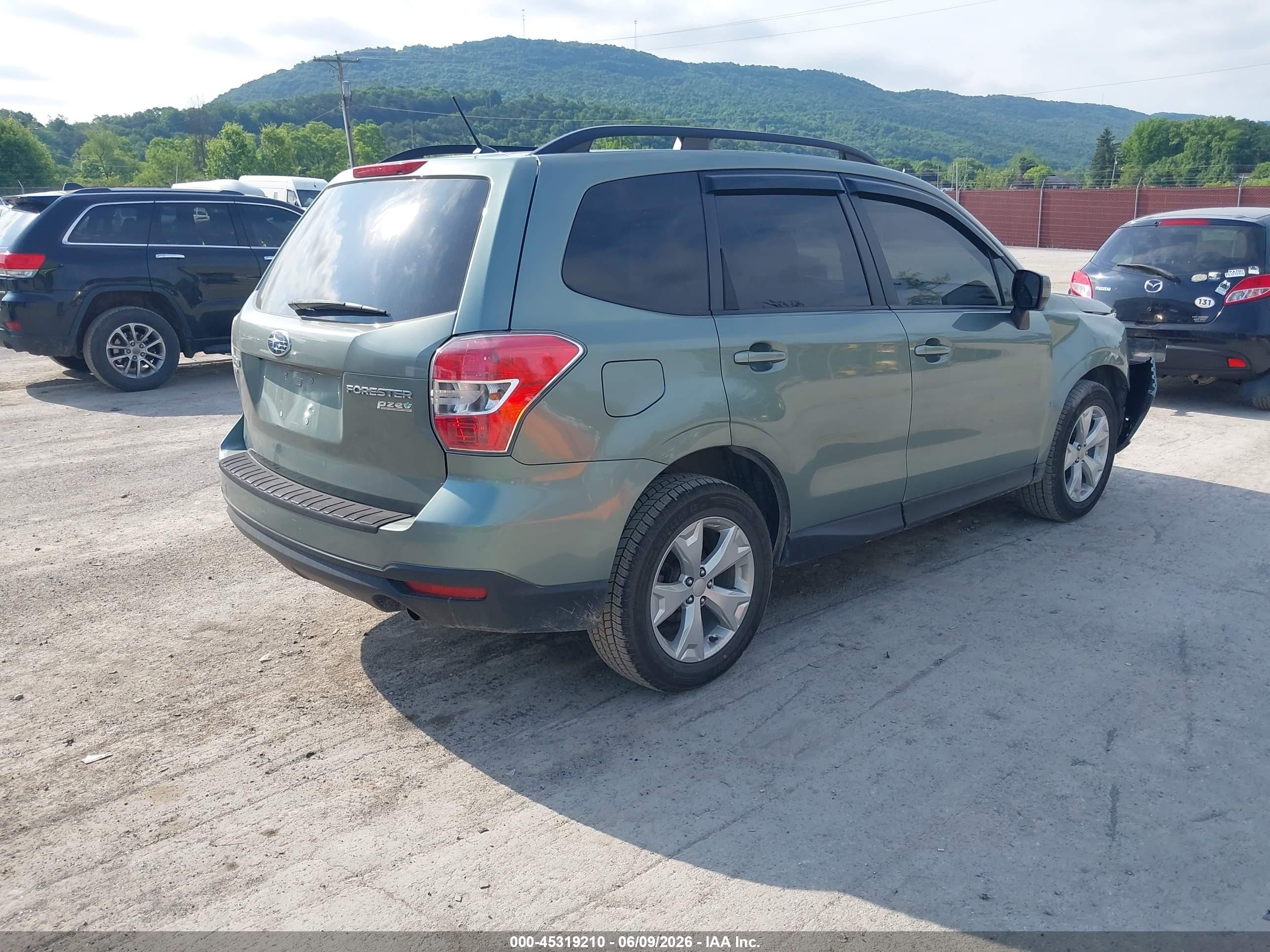 2014 Subaru Forester 2.5i Premium Green vin: JF2SJAEC0EH446609