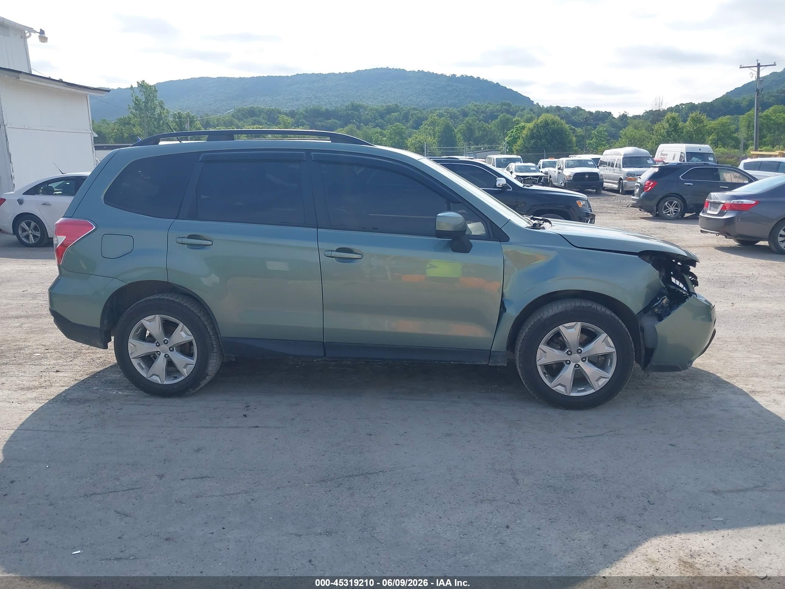 2014 Subaru Forester 2.5i Premium Green vin: JF2SJAEC0EH446609