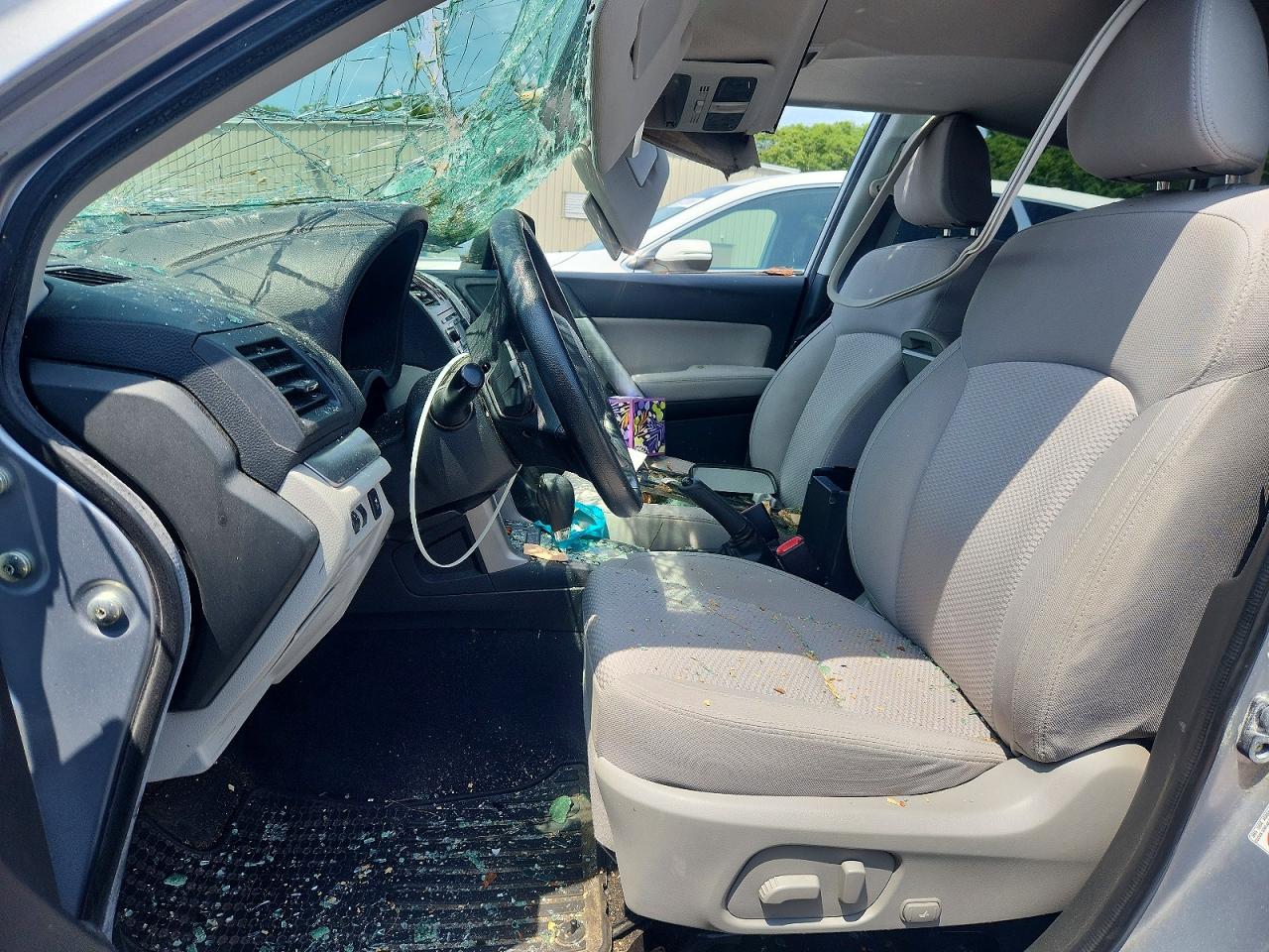 2014 Subaru Forester 2.5i Premium Silver vin: JF2SJAEC0EH468593