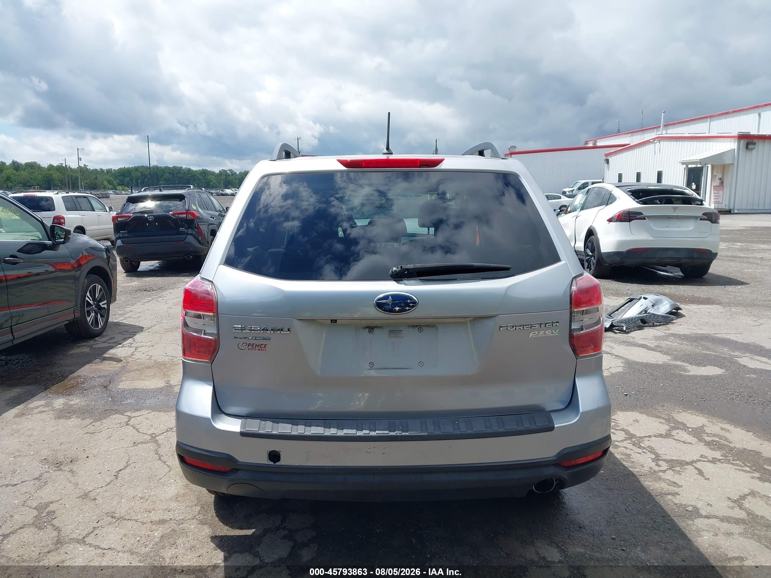 2014 Subaru Forester 2.5i Premium Серебряный vin: JF2SJAEC0EH492814