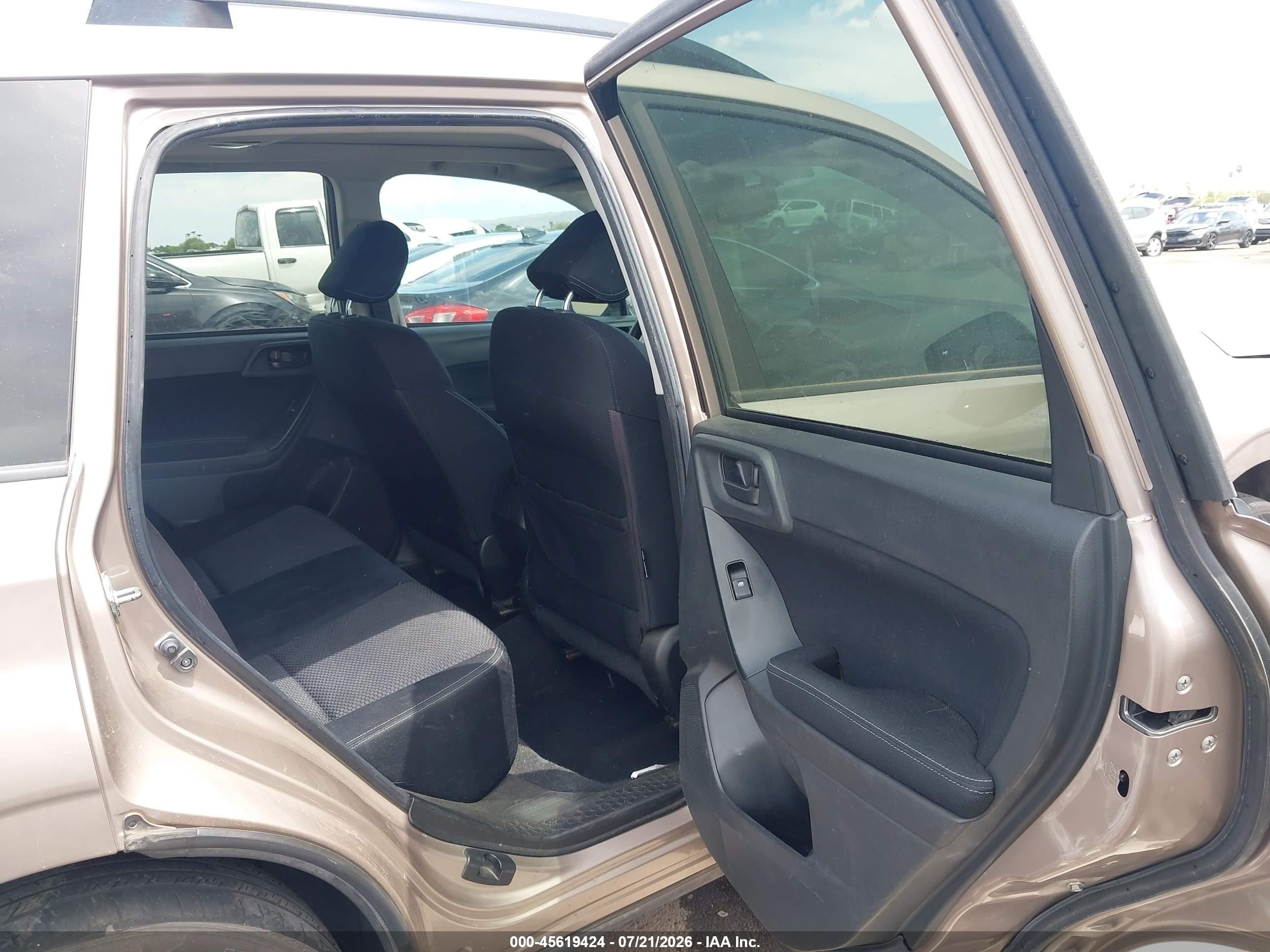 2014 Subaru Forester 2.5i Premium Silver vin: JF2SJAEC0EH525164