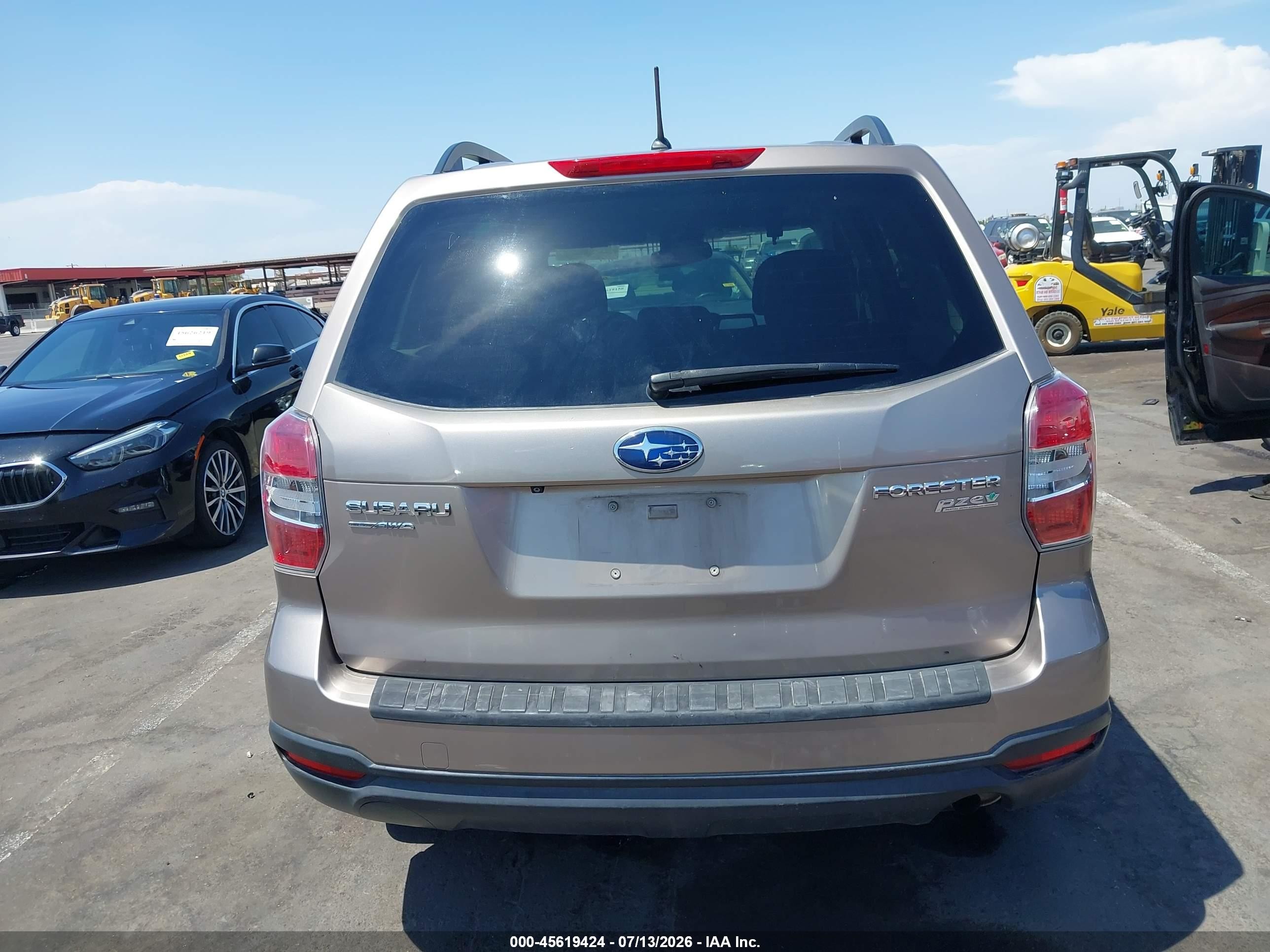 2014 Subaru Forester 2.5i Premium Silver vin: JF2SJAEC0EH525164