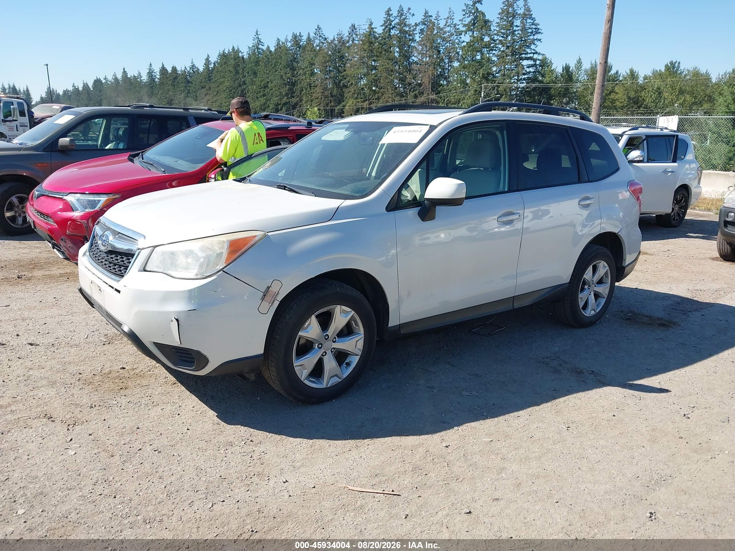 2014 Subaru Forester 2.5i Premium White vin: JF2SJAEC0EH549710
