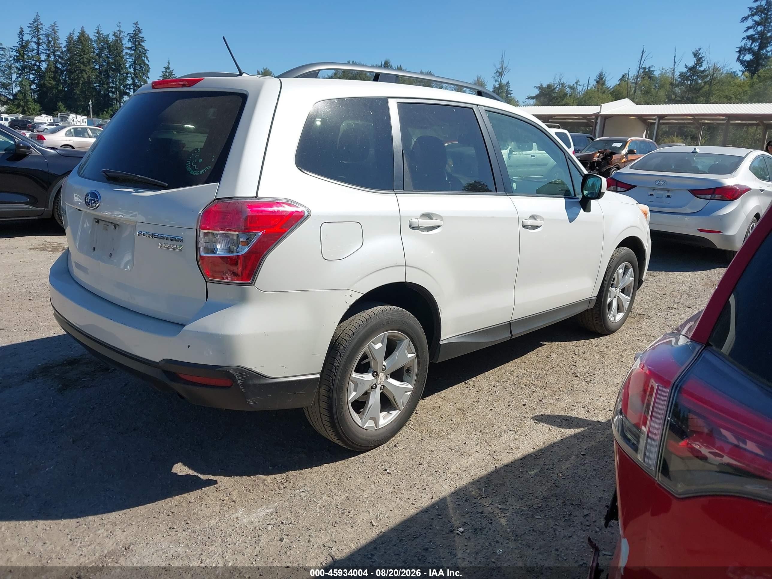 2014 Subaru Forester 2.5i Premium White vin: JF2SJAEC0EH549710