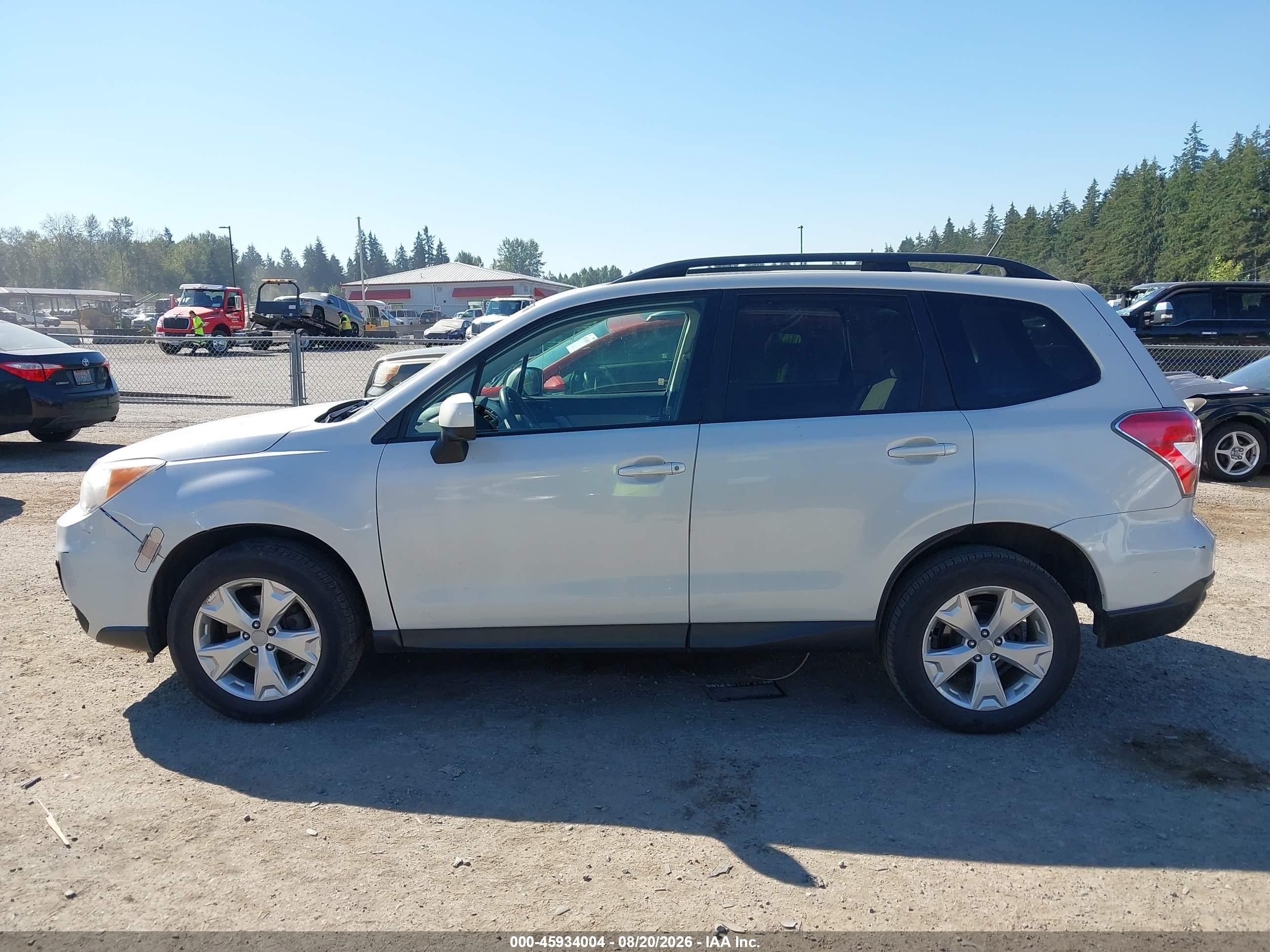 2014 Subaru Forester 2.5i Premium White vin: JF2SJAEC0EH549710