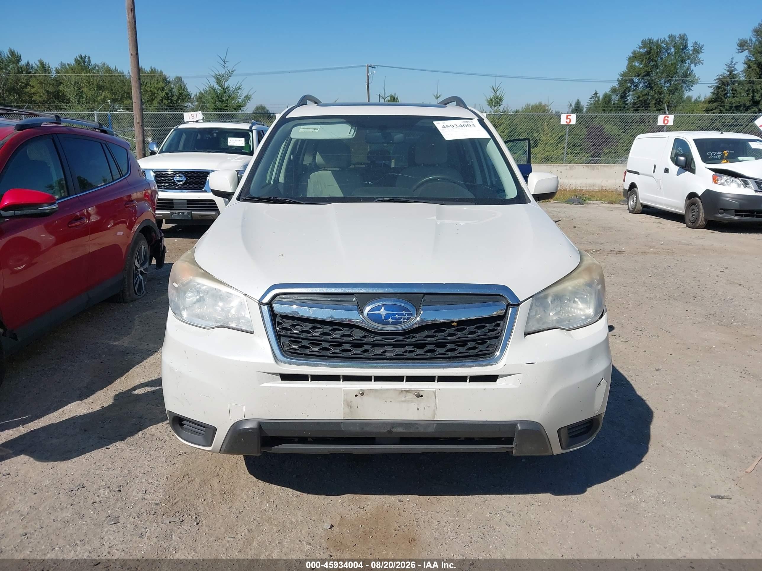 2014 Subaru Forester 2.5i Premium White vin: JF2SJAEC0EH549710