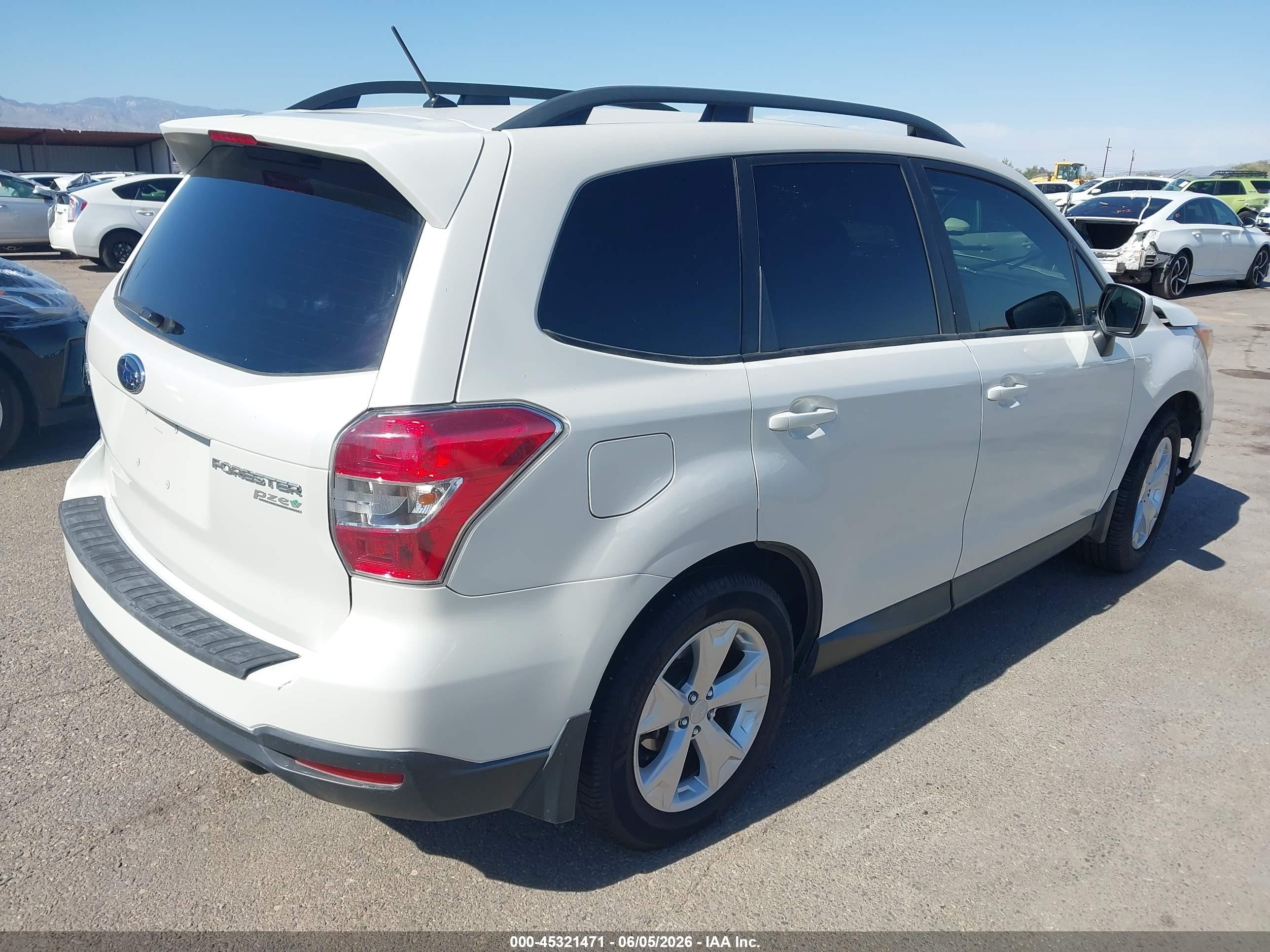 2014 Subaru Forester 2.5i Premium White vin: JF2SJAEC0EH552719