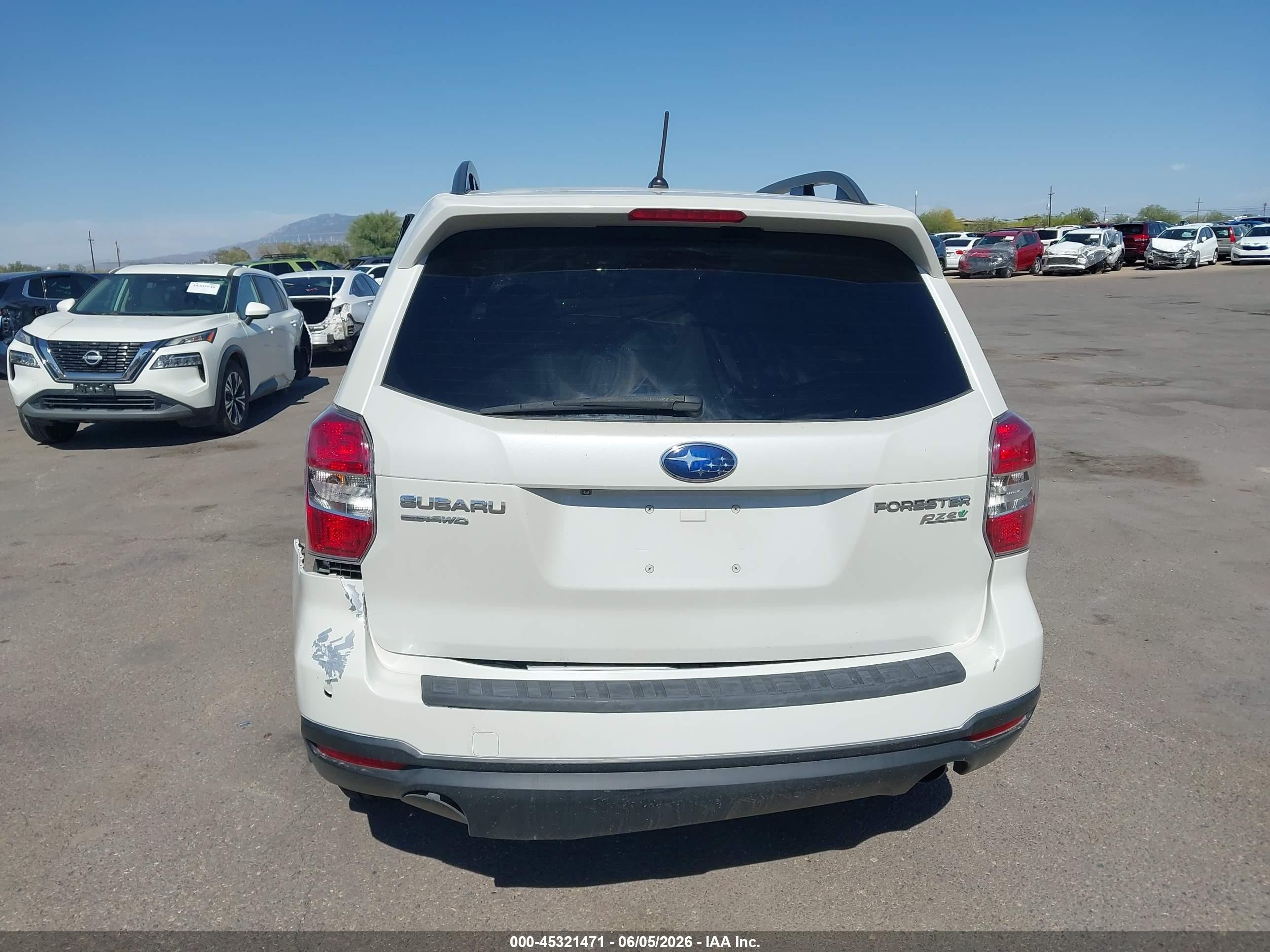 2014 Subaru Forester 2.5i Premium White vin: JF2SJAEC0EH552719