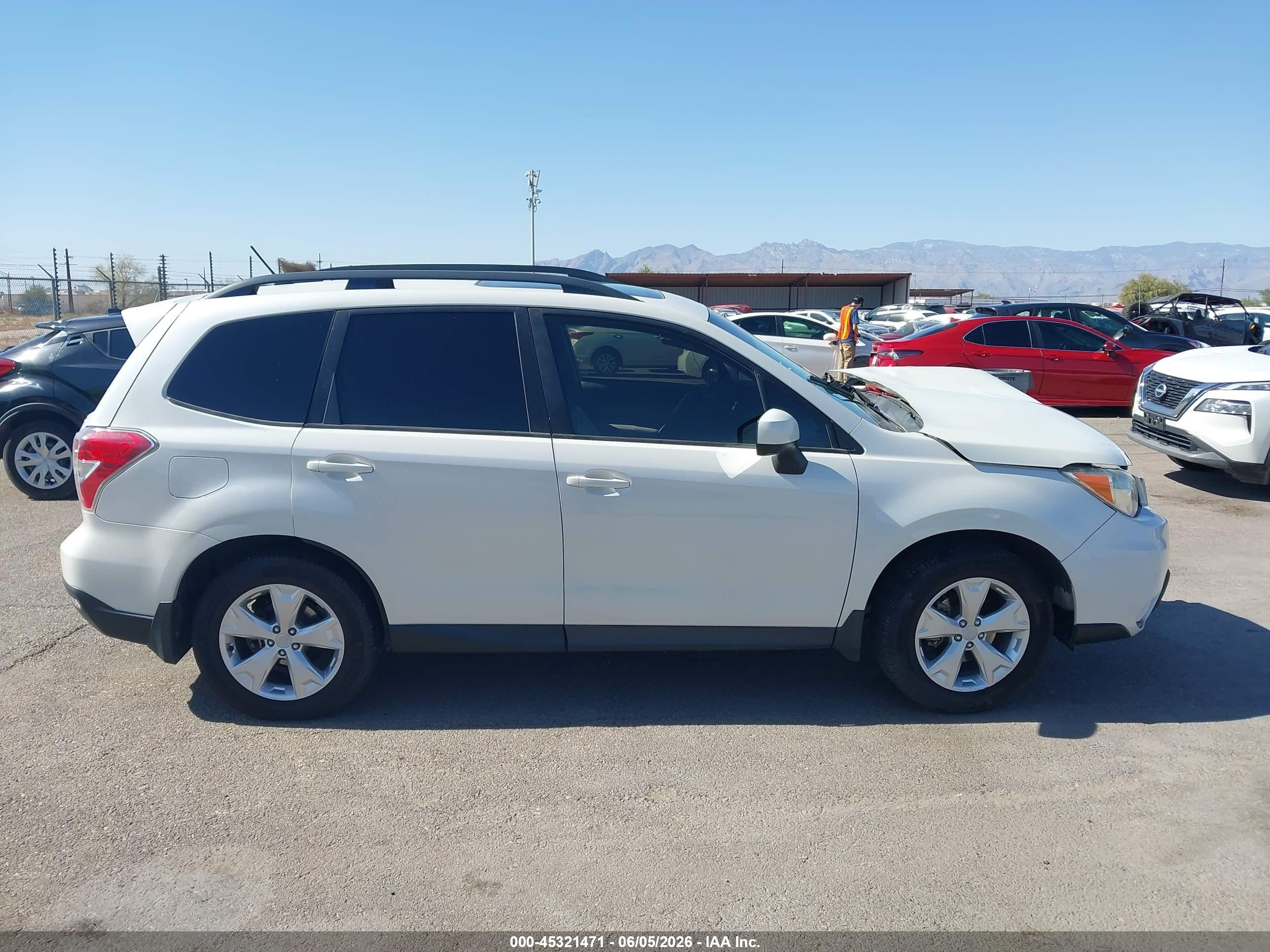2014 Subaru Forester 2.5i Premium White vin: JF2SJAEC0EH552719