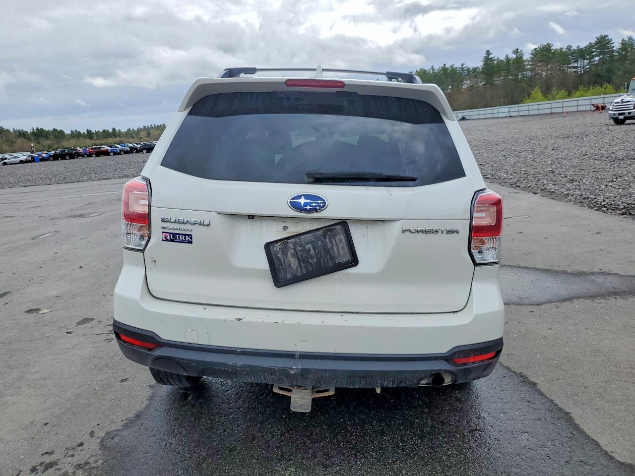 2018 Subaru Forester Premium+cwp White vin: JF2SJAEC0JG436470