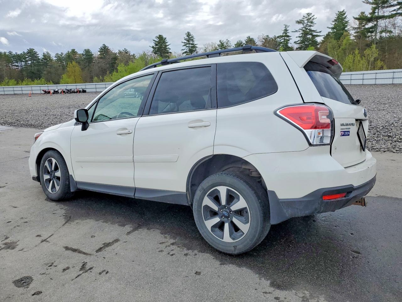 2018 Subaru Forester Premium+cwp White vin: JF2SJAEC0JG436470