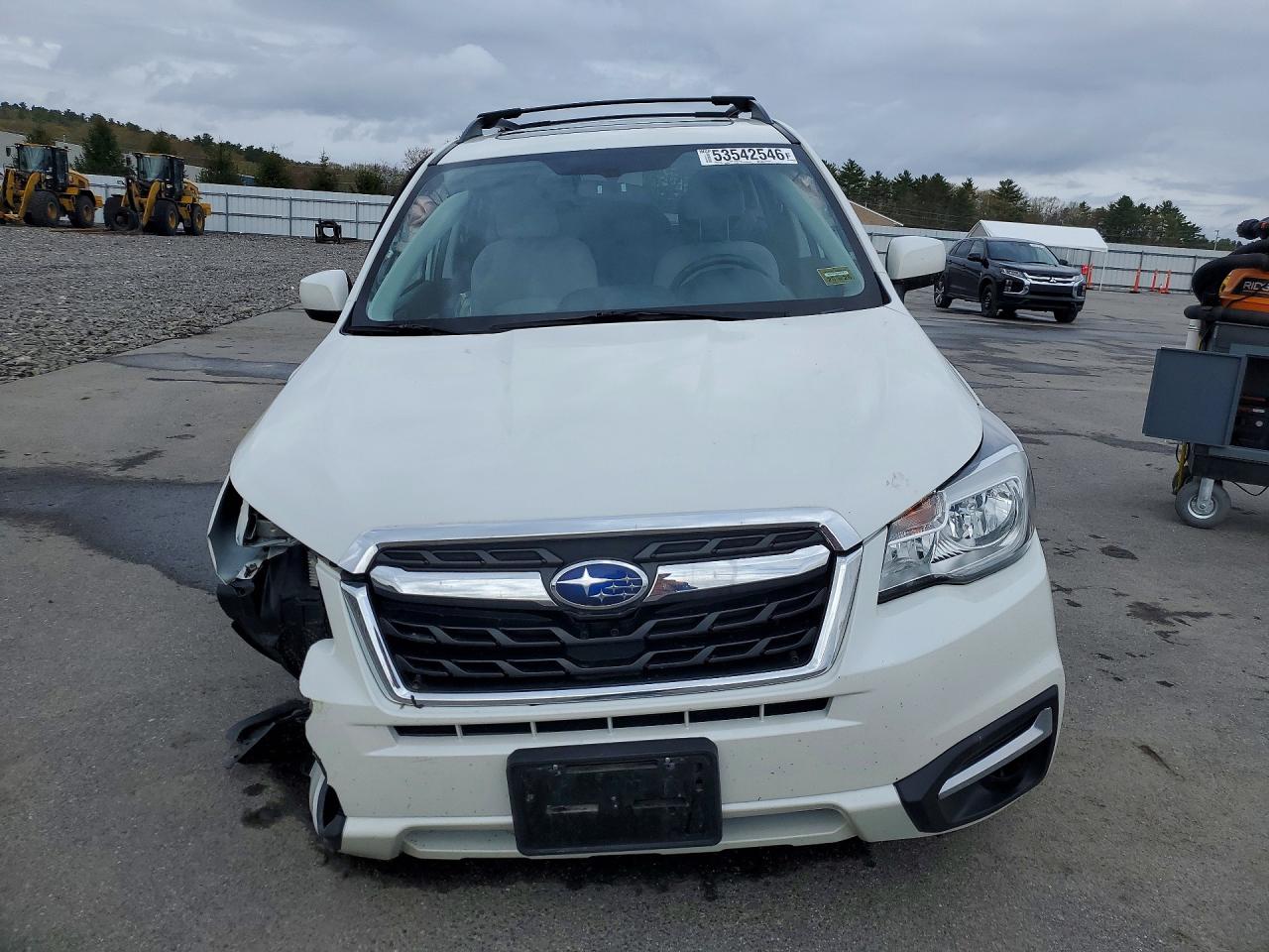 2018 Subaru Forester Premium+cwp White vin: JF2SJAEC0JG436470