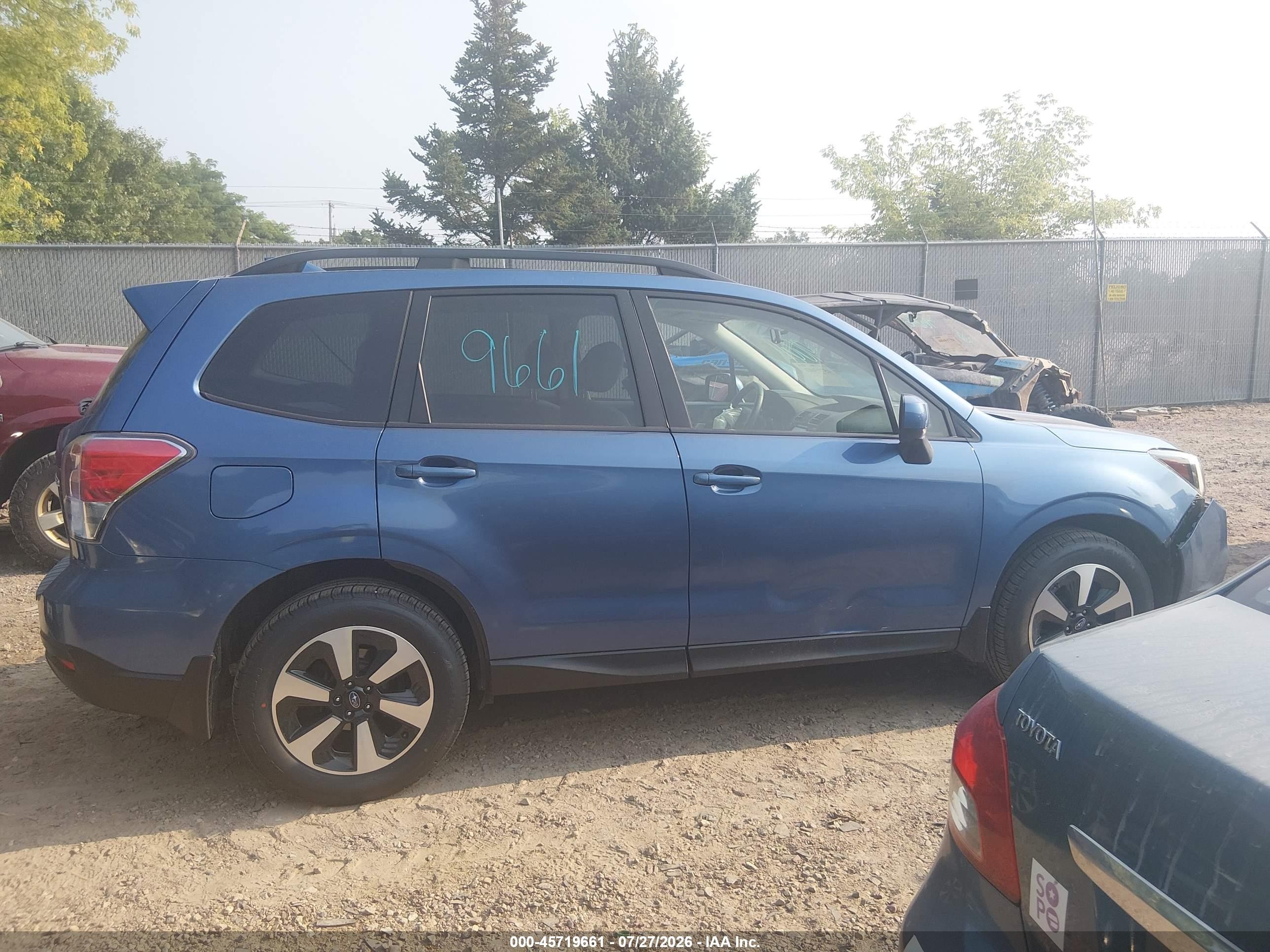 2018 Subaru Forester 2.5i Premium Blue vin: JF2SJAEC0JH402443