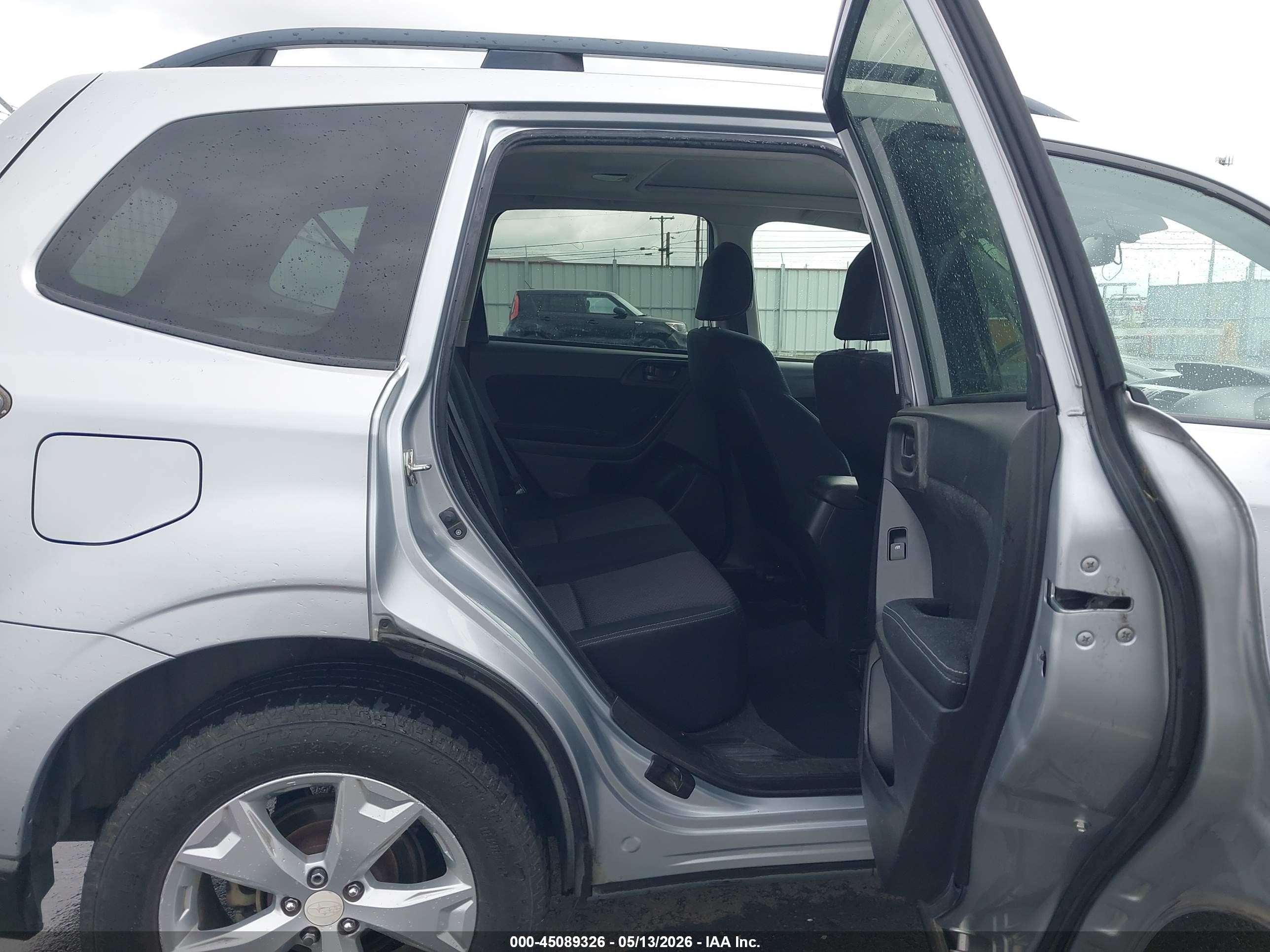 2014 Subaru Forester 2.5i Premium Silver vin: JF2SJAEC1EH527876
