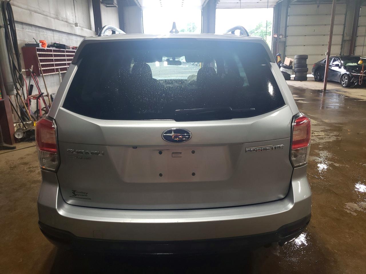 2018 Subaru Forester 2.5i Premium Silver vin: JF2SJAEC1JH512501