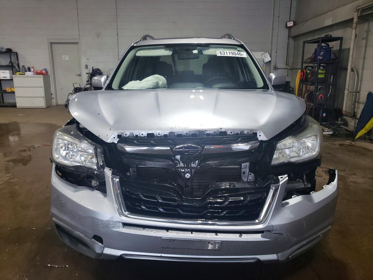 2018 Subaru Forester 2.5i Premium Silver vin: JF2SJAEC1JH512501