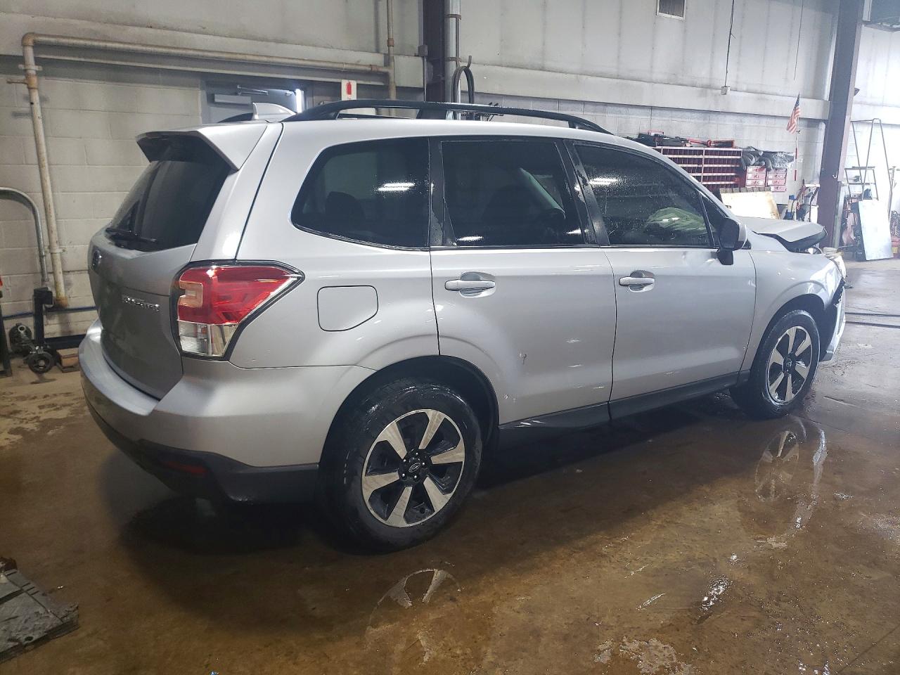 2018 Subaru Forester 2.5i Premium Silver vin: JF2SJAEC1JH512501