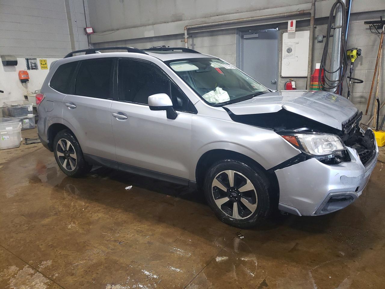 2018 Subaru Forester 2.5i Premium Silver vin: JF2SJAEC1JH512501