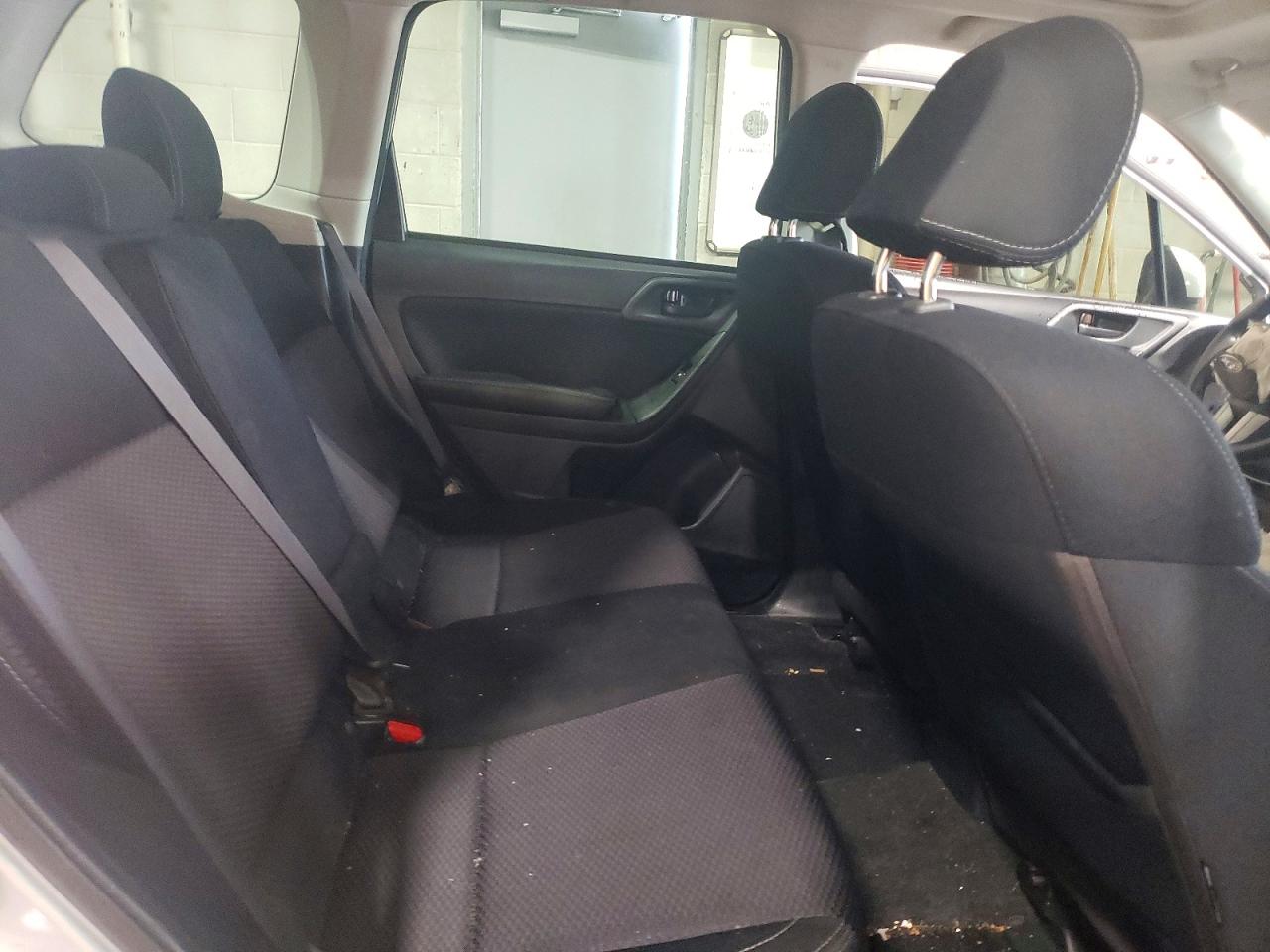 2018 Subaru Forester 2.5i Premium Silver vin: JF2SJAEC1JH512501
