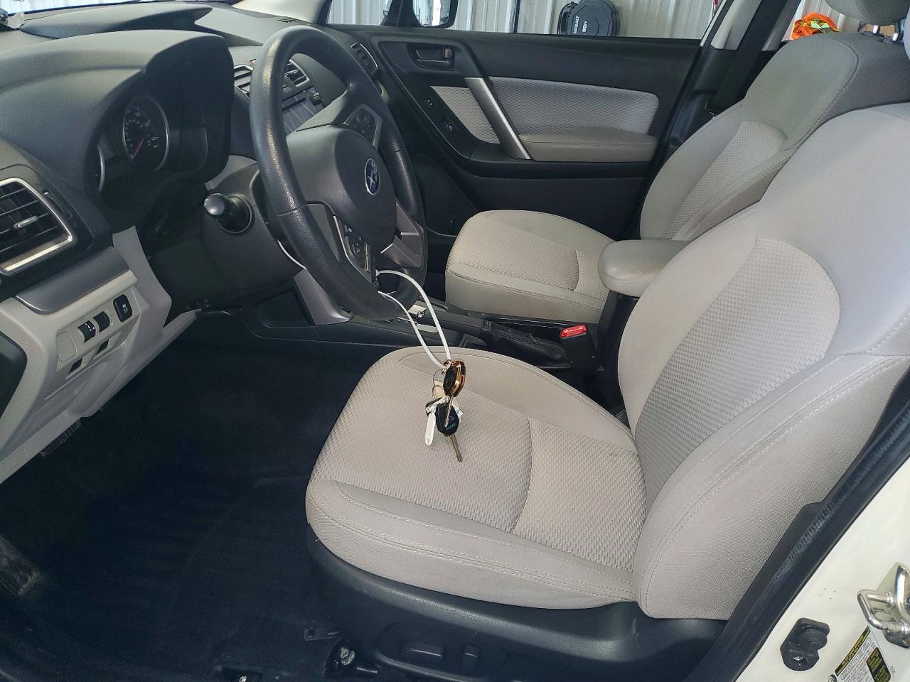 2018 Subaru Forester 2.5i Premium White vin: JF2SJAEC1JH570950