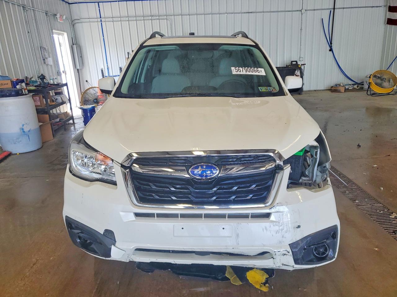 2018 Subaru Forester 2.5i Premium White vin: JF2SJAEC1JH570950