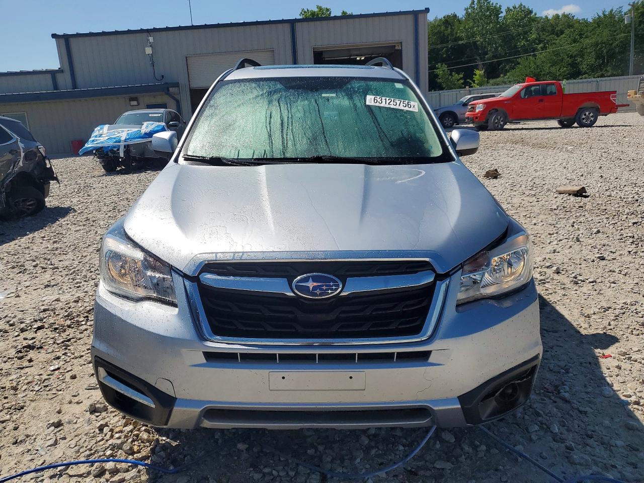 2018 Subaru Forester 2.5i Premium Серебряный vin: JF2SJAEC1JH610220