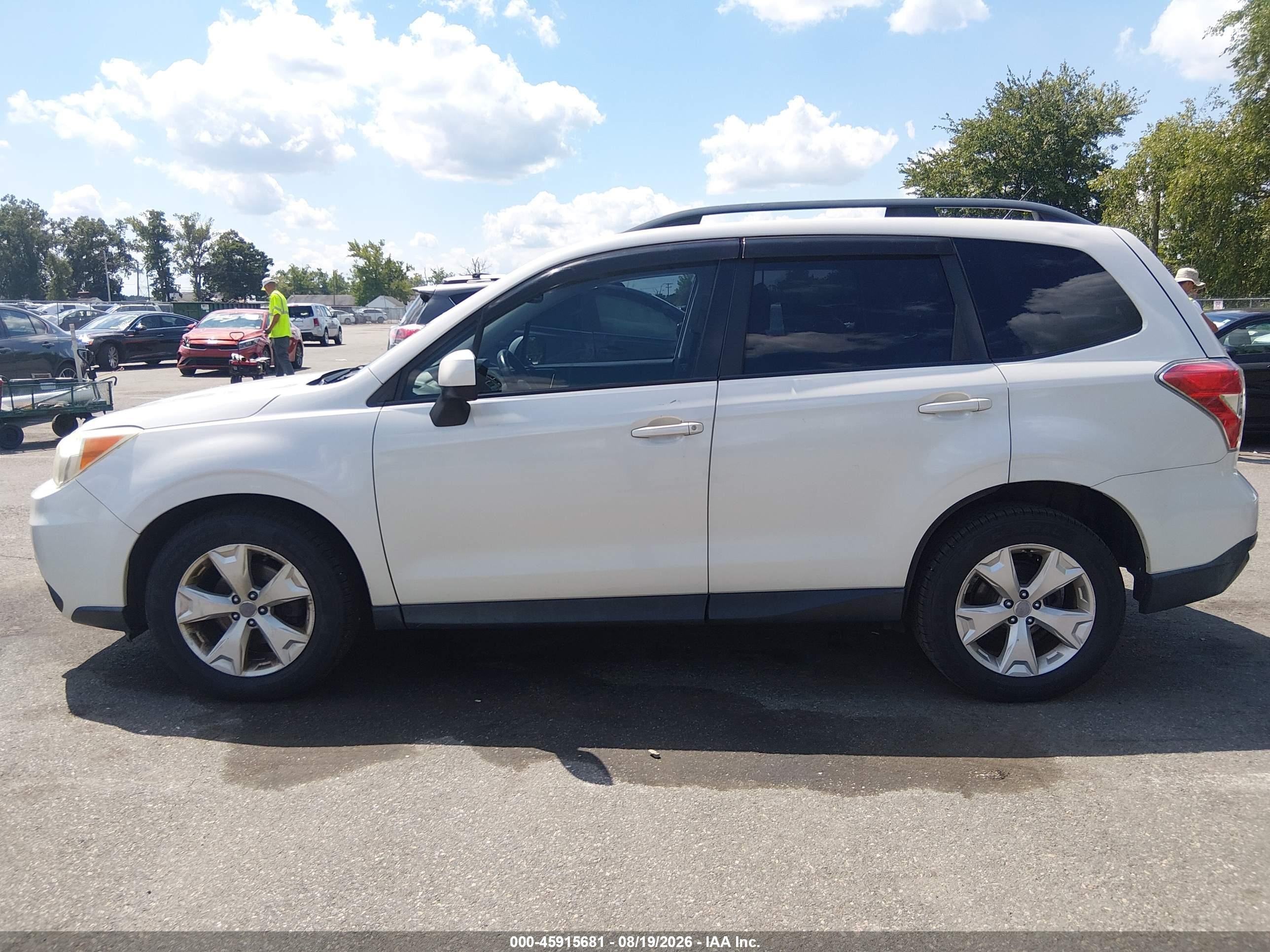 2014 Subaru Forester 2.5i Premium White vin: JF2SJAEC2EH470121