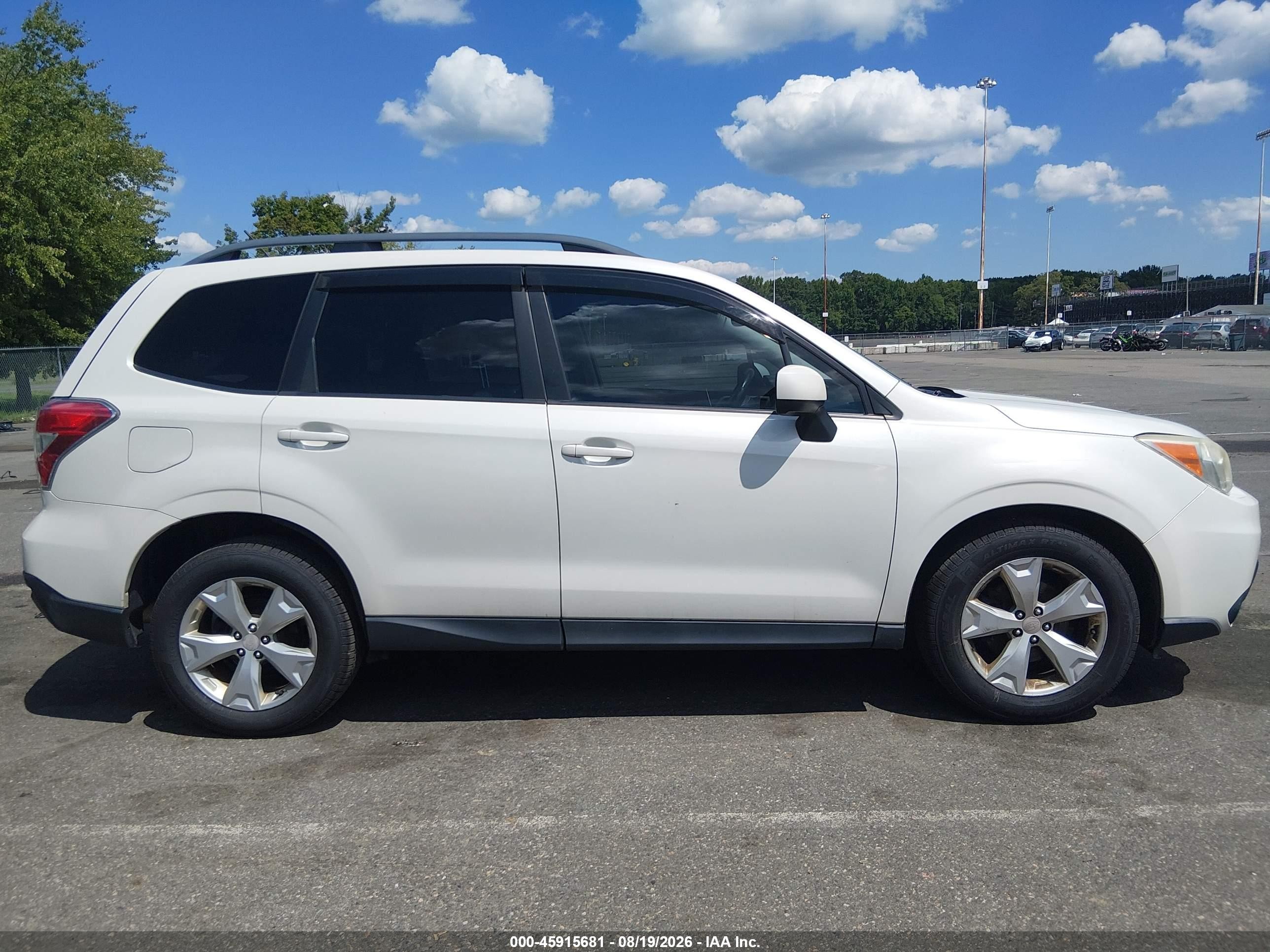 2014 Subaru Forester 2.5i Premium White vin: JF2SJAEC2EH470121
