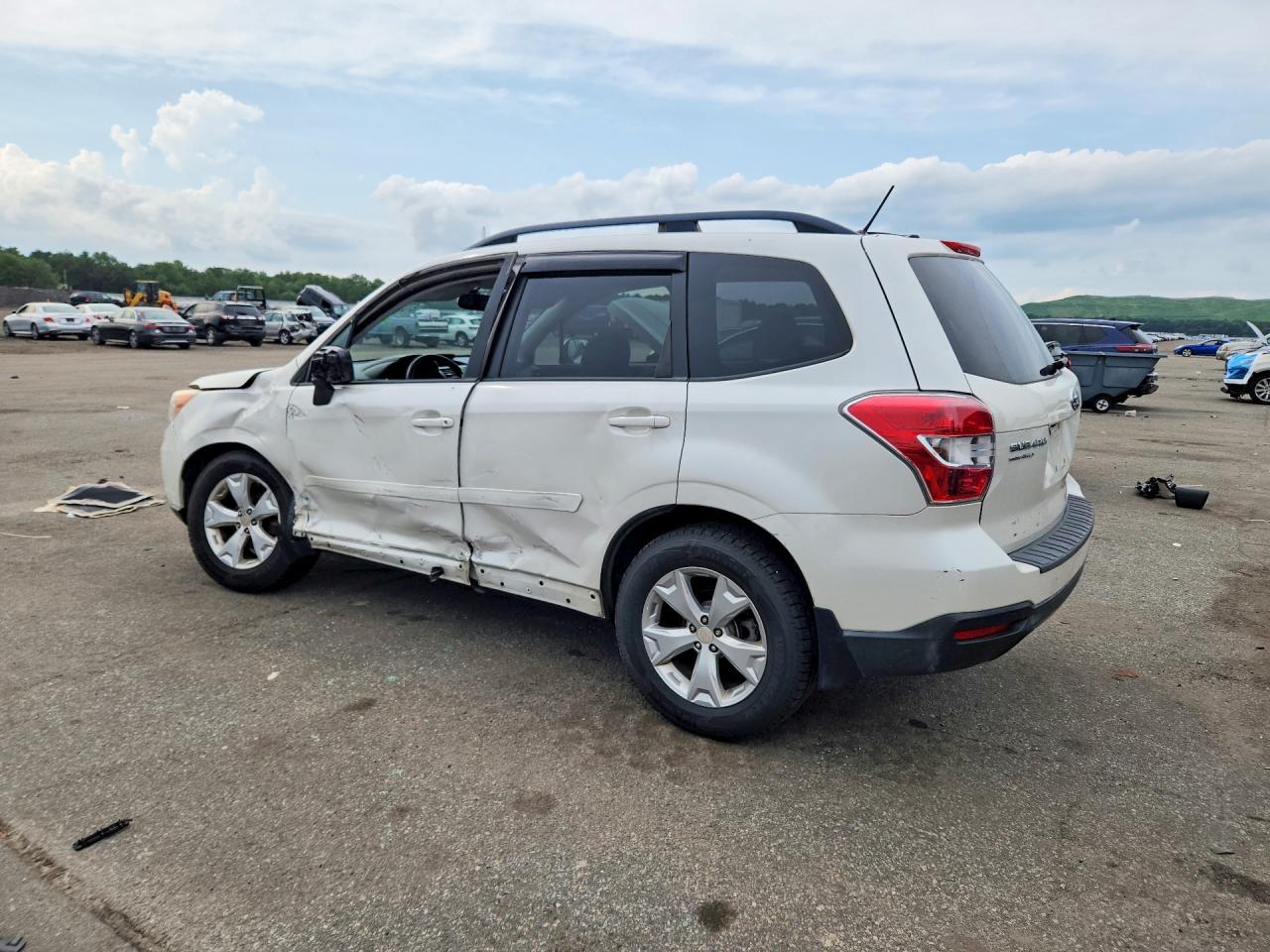 2014 Subaru Forester 2.5i Premium White vin: JF2SJAEC3EH422868