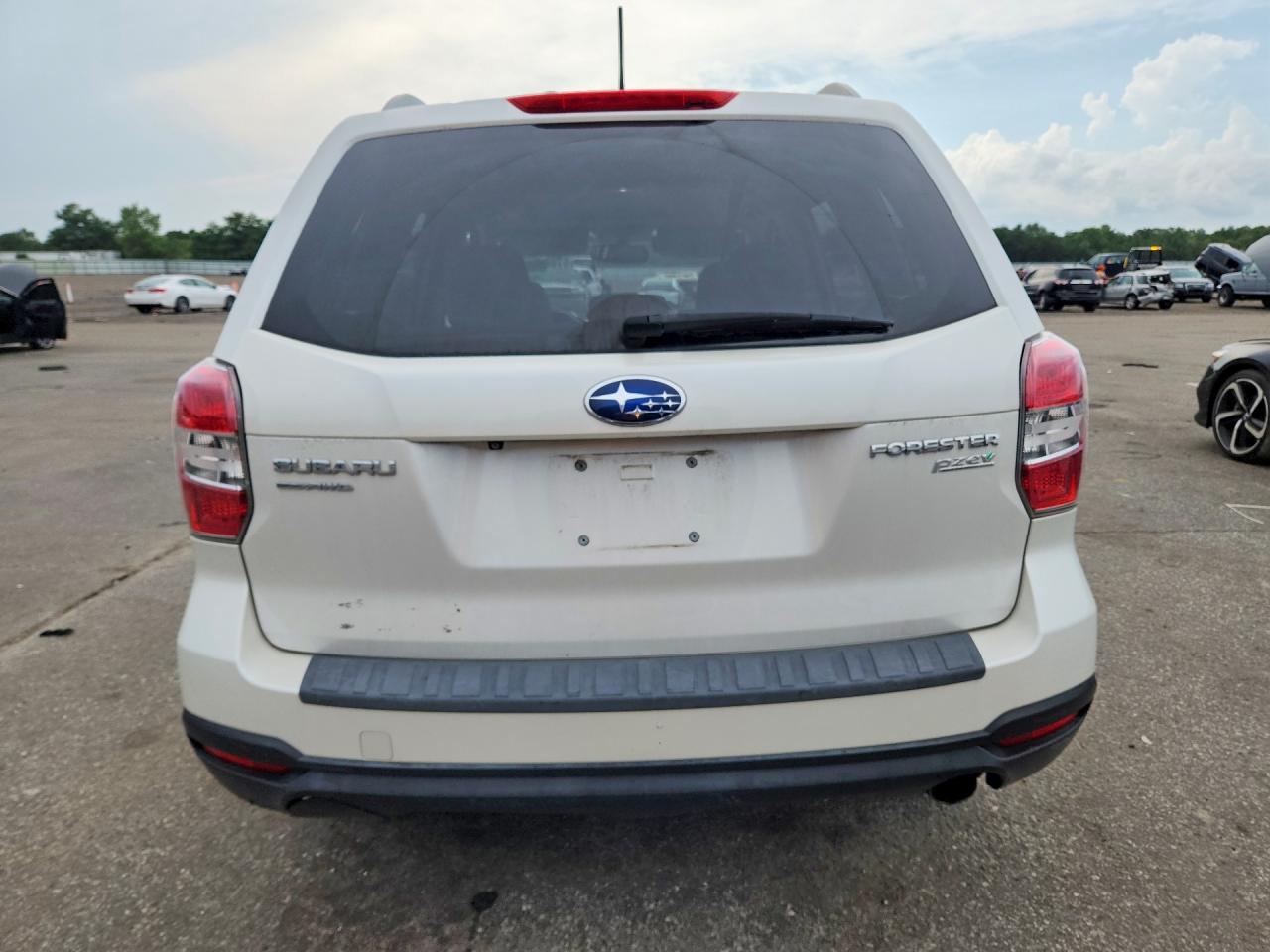 2014 Subaru Forester 2.5i Premium White vin: JF2SJAEC3EH422868