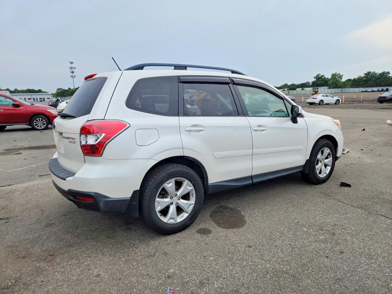 2014 Subaru Forester 2.5i Premium White vin: JF2SJAEC3EH422868