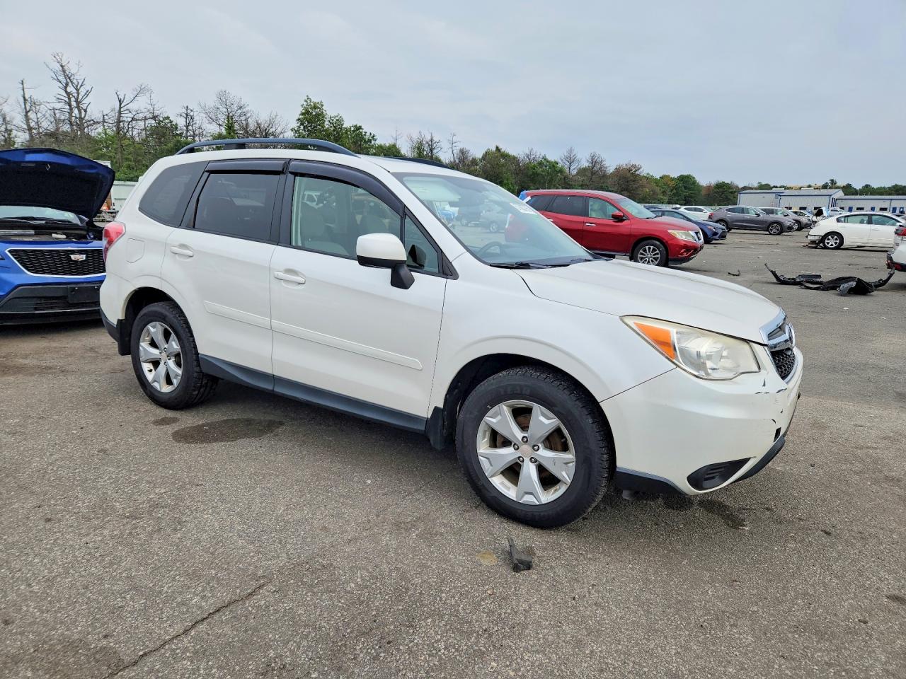 2014 Subaru Forester 2.5i Premium White vin: JF2SJAEC3EH422868