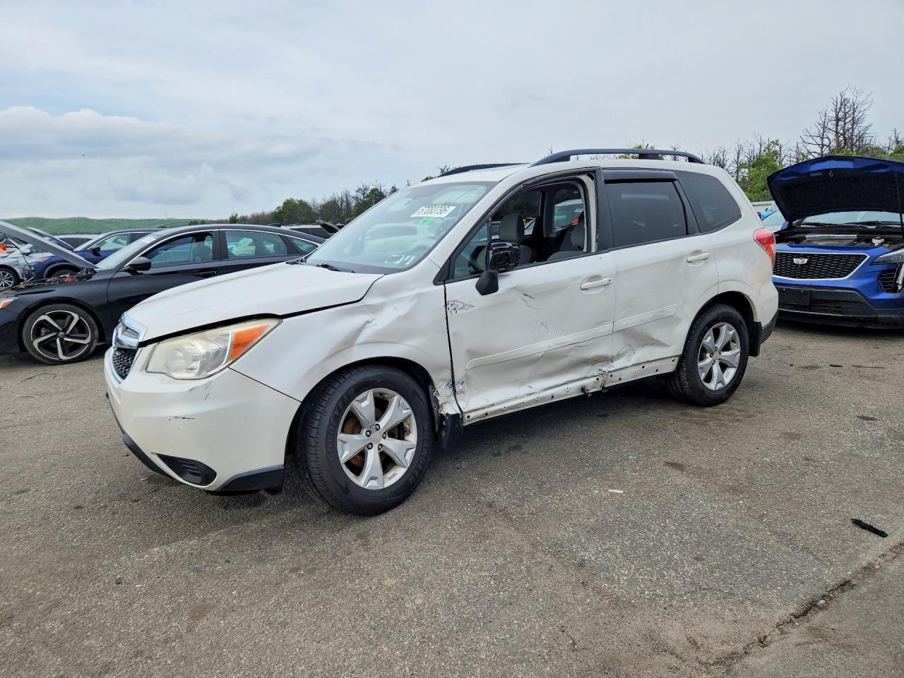 2014 Subaru Forester 2.5i Premium White vin: JF2SJAEC3EH422868