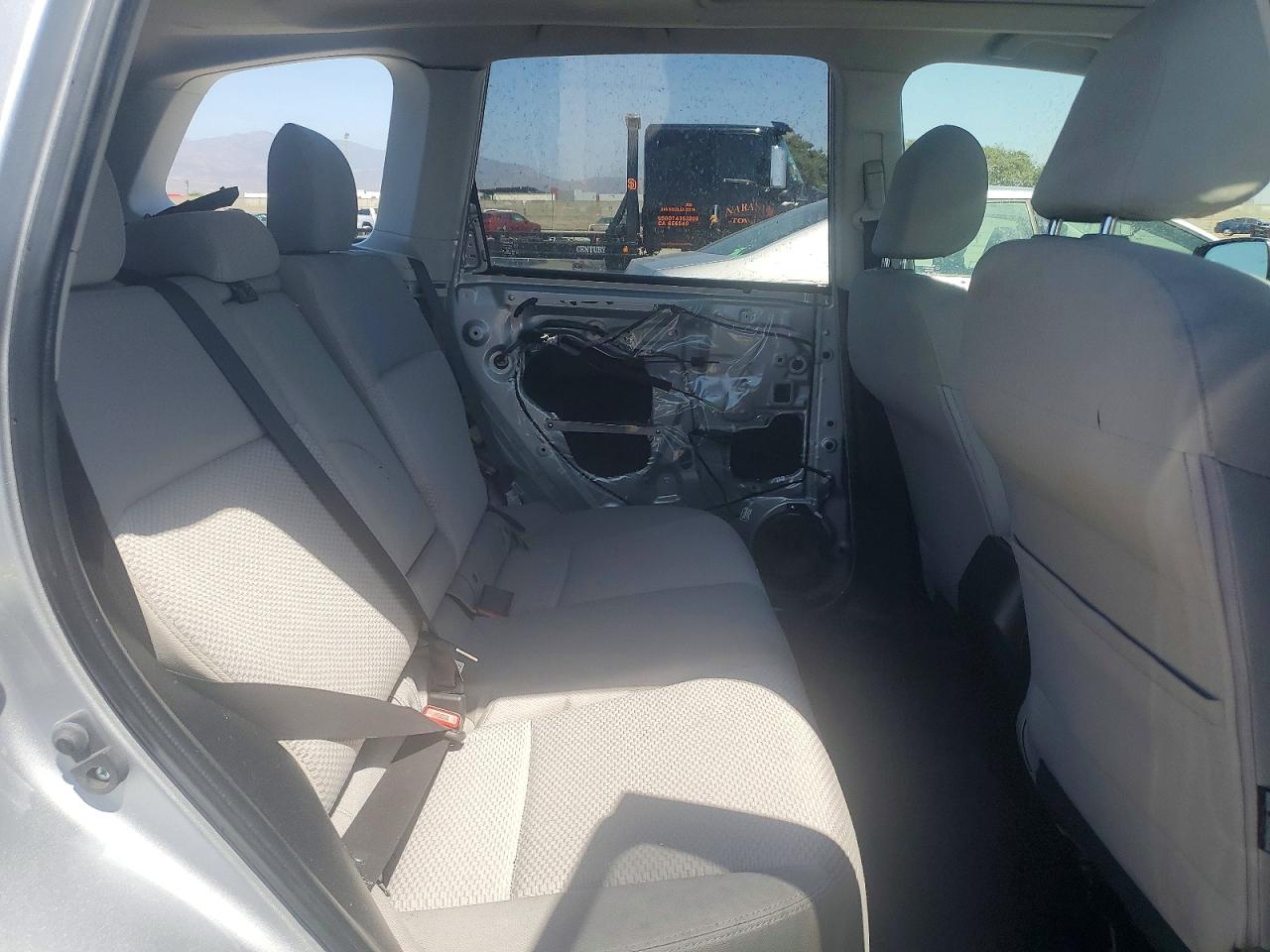 2014 Subaru Forester 2.5i Premium Silver vin: JF2SJAEC3EH428248