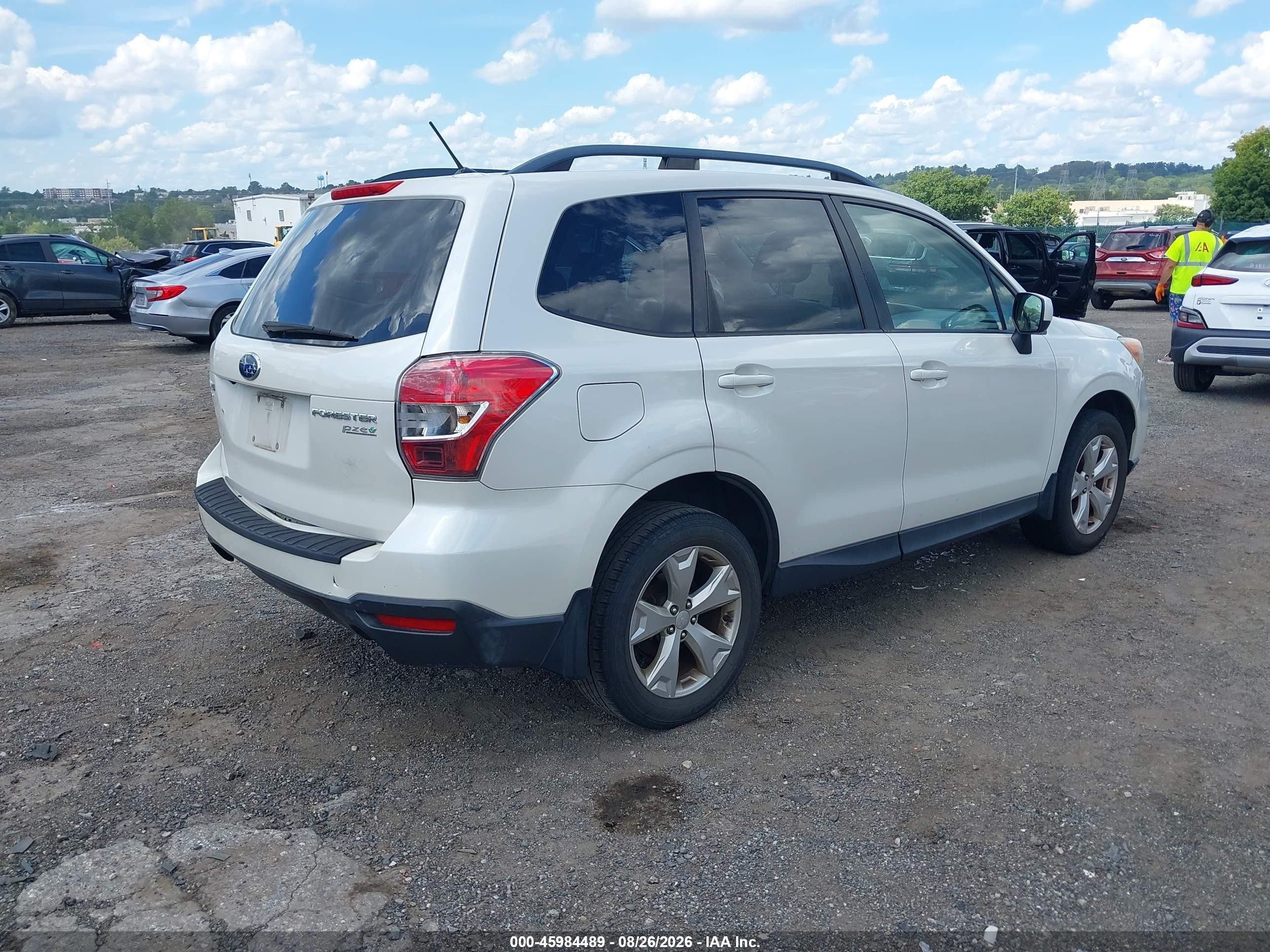 2014 Subaru Forester 2.5i Premium White vin: JF2SJAEC3EH481628