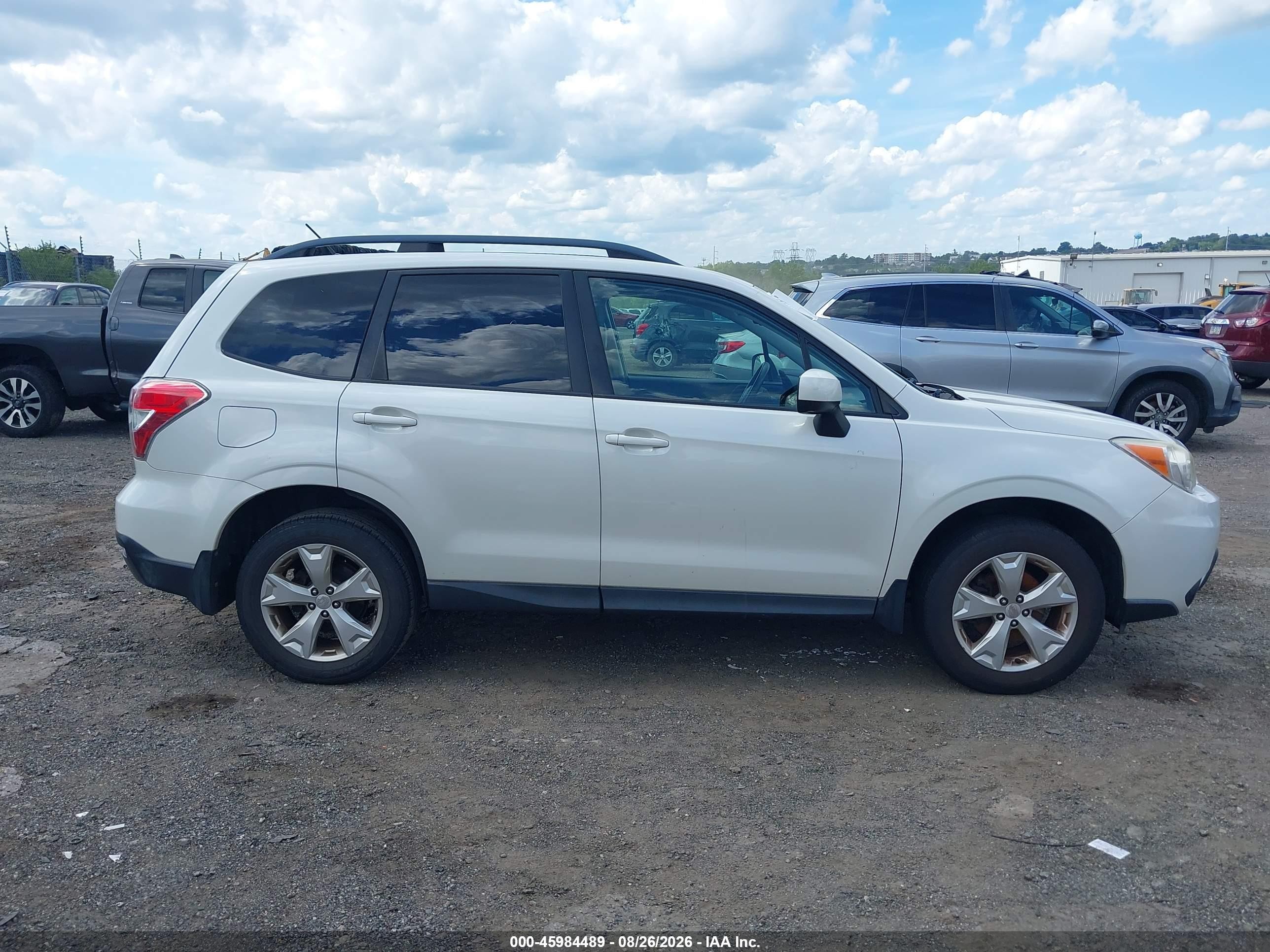 2014 Subaru Forester 2.5i Premium White vin: JF2SJAEC3EH481628