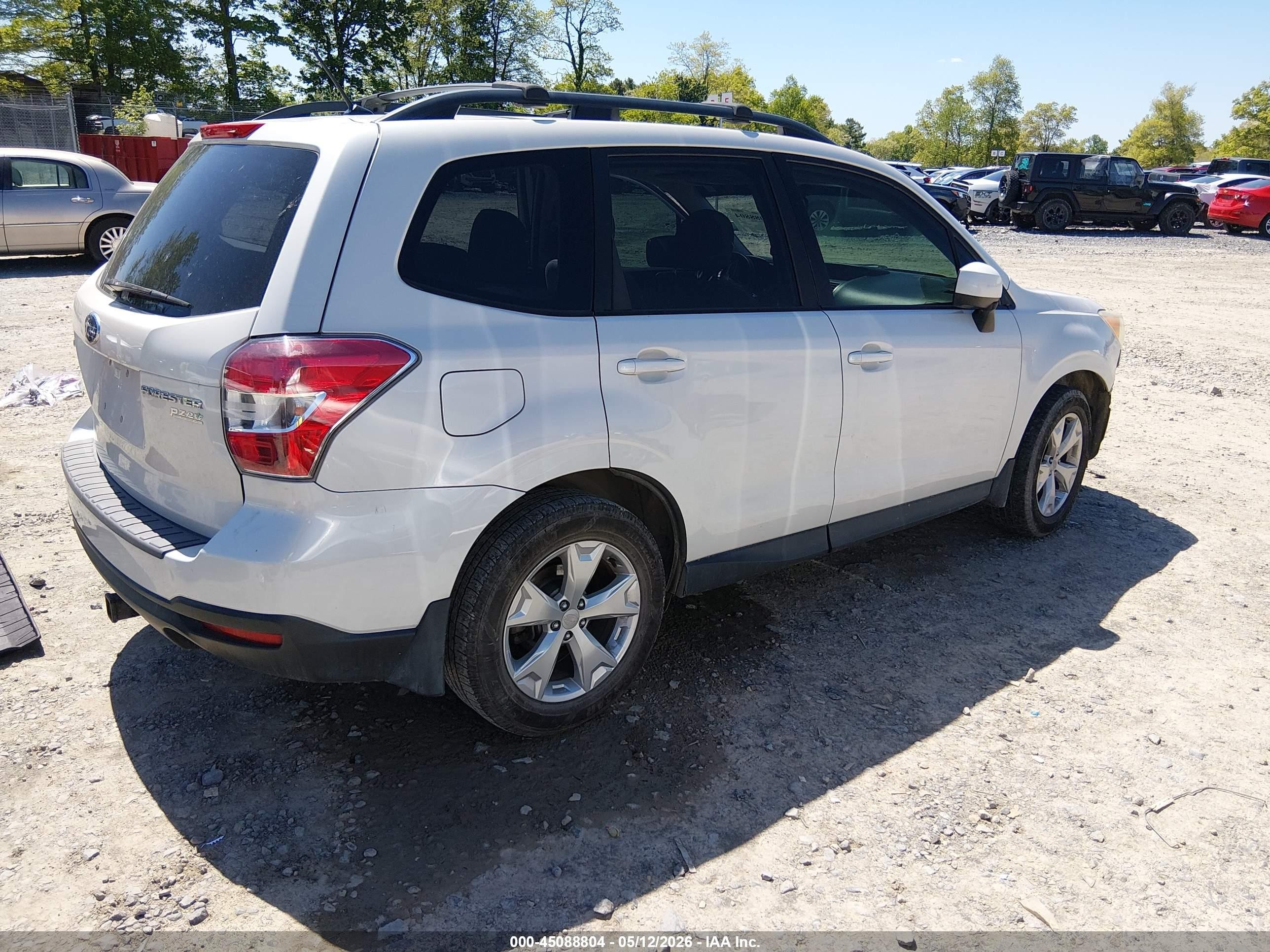 2014 Subaru Forester 2.5i Premium White vin: JF2SJAEC3EH485369