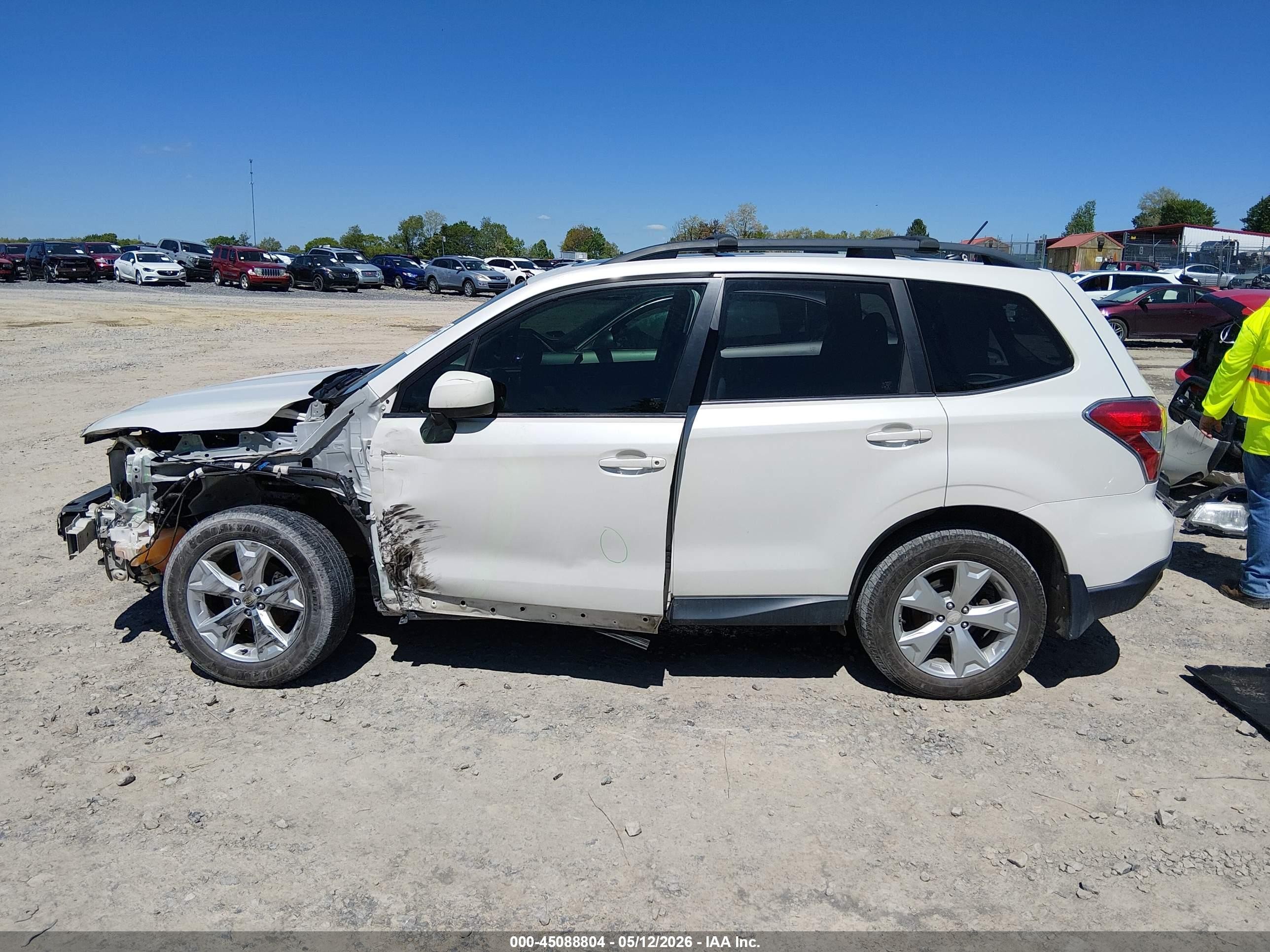 2014 Subaru Forester 2.5i Premium White vin: JF2SJAEC3EH485369
