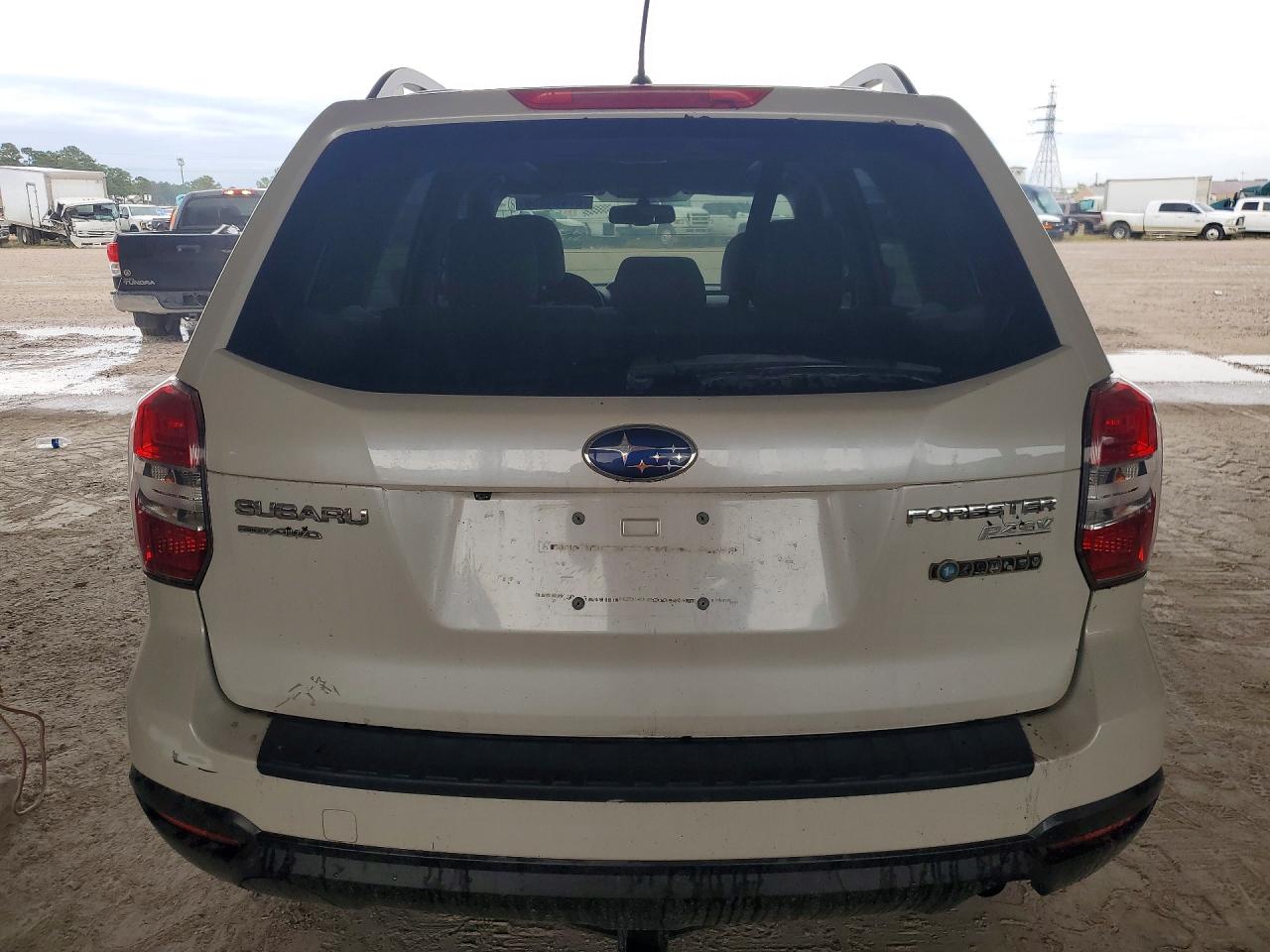 2014 Subaru Forester 2.5i Premium White vin: JF2SJAEC3EH530780