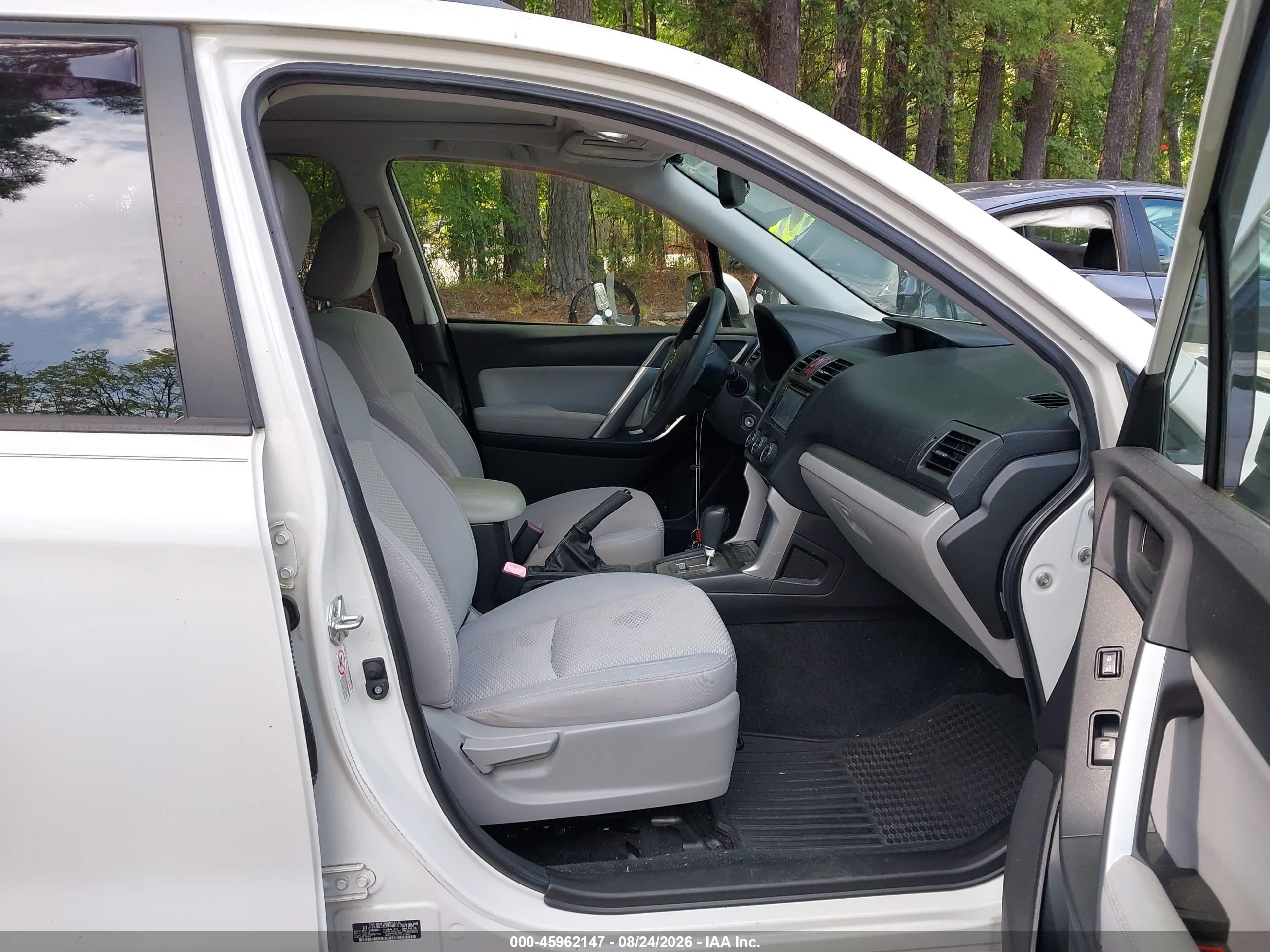 2014 Subaru Forester 2.5i Premium White vin: JF2SJAEC4EH484019