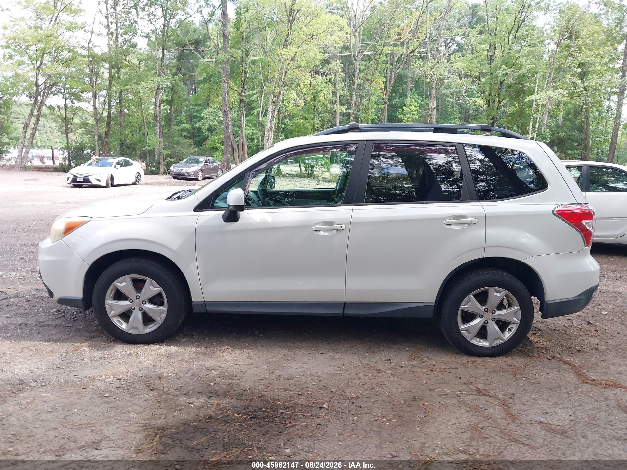 2014 Subaru Forester 2.5i Premium White vin: JF2SJAEC4EH484019