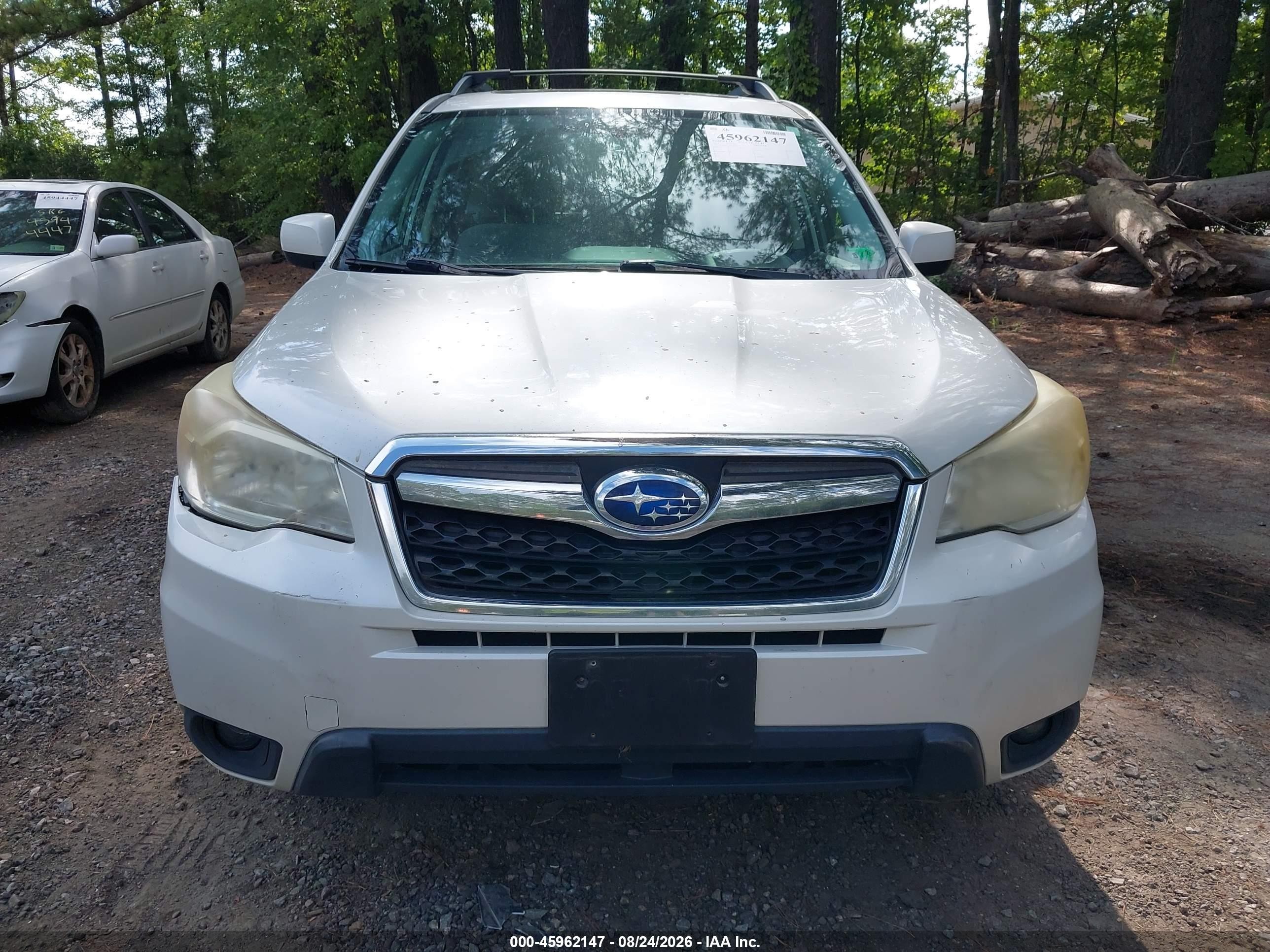 2014 Subaru Forester 2.5i Premium White vin: JF2SJAEC4EH484019