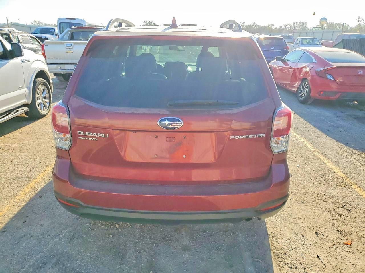 2018 Subaru Forester 2.5i Premium Burgundy vin: JF2SJAEC4JH577651