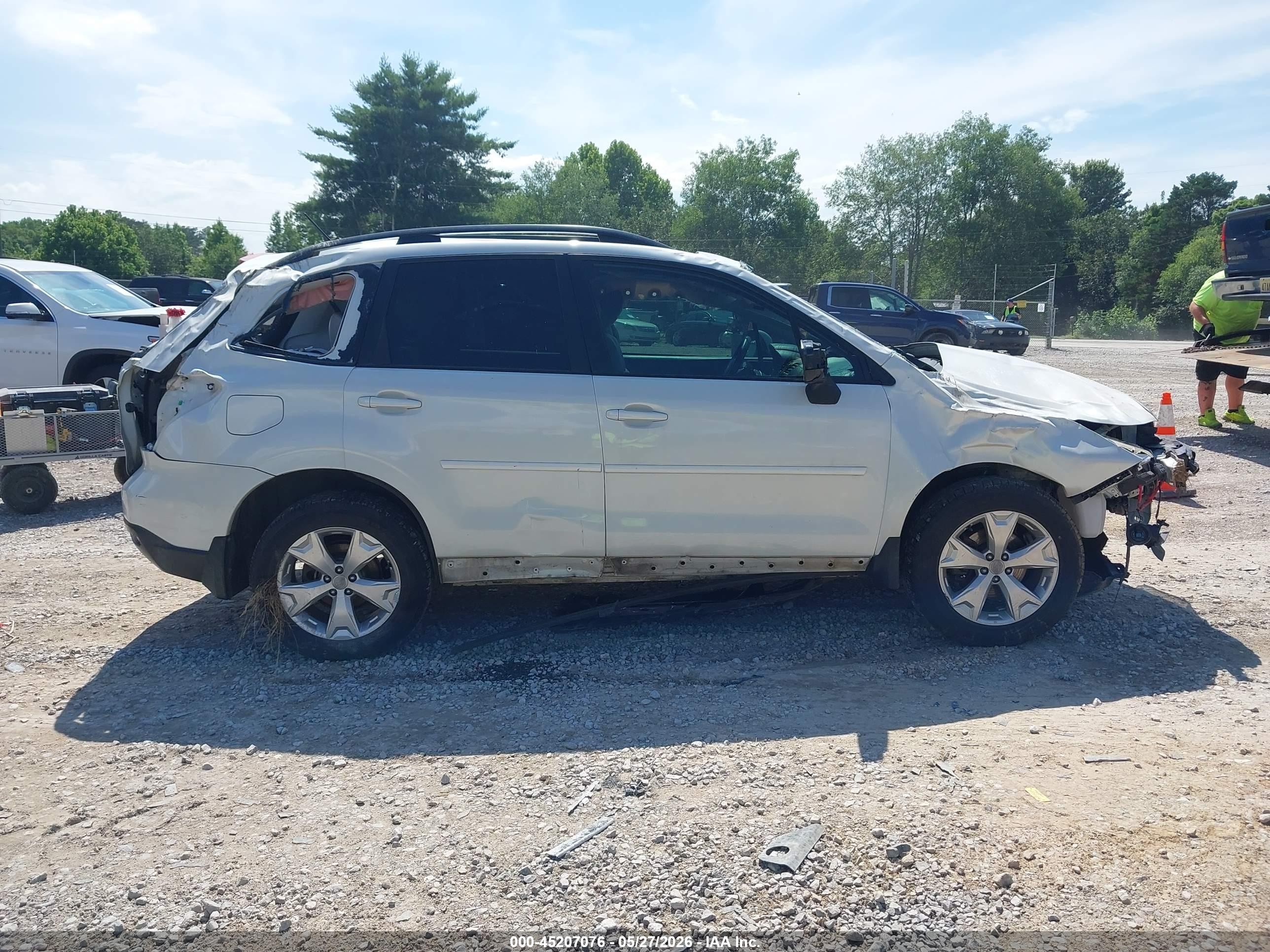 2014 Subaru Forester 2.5i Premium White vin: JF2SJAEC5EH416473