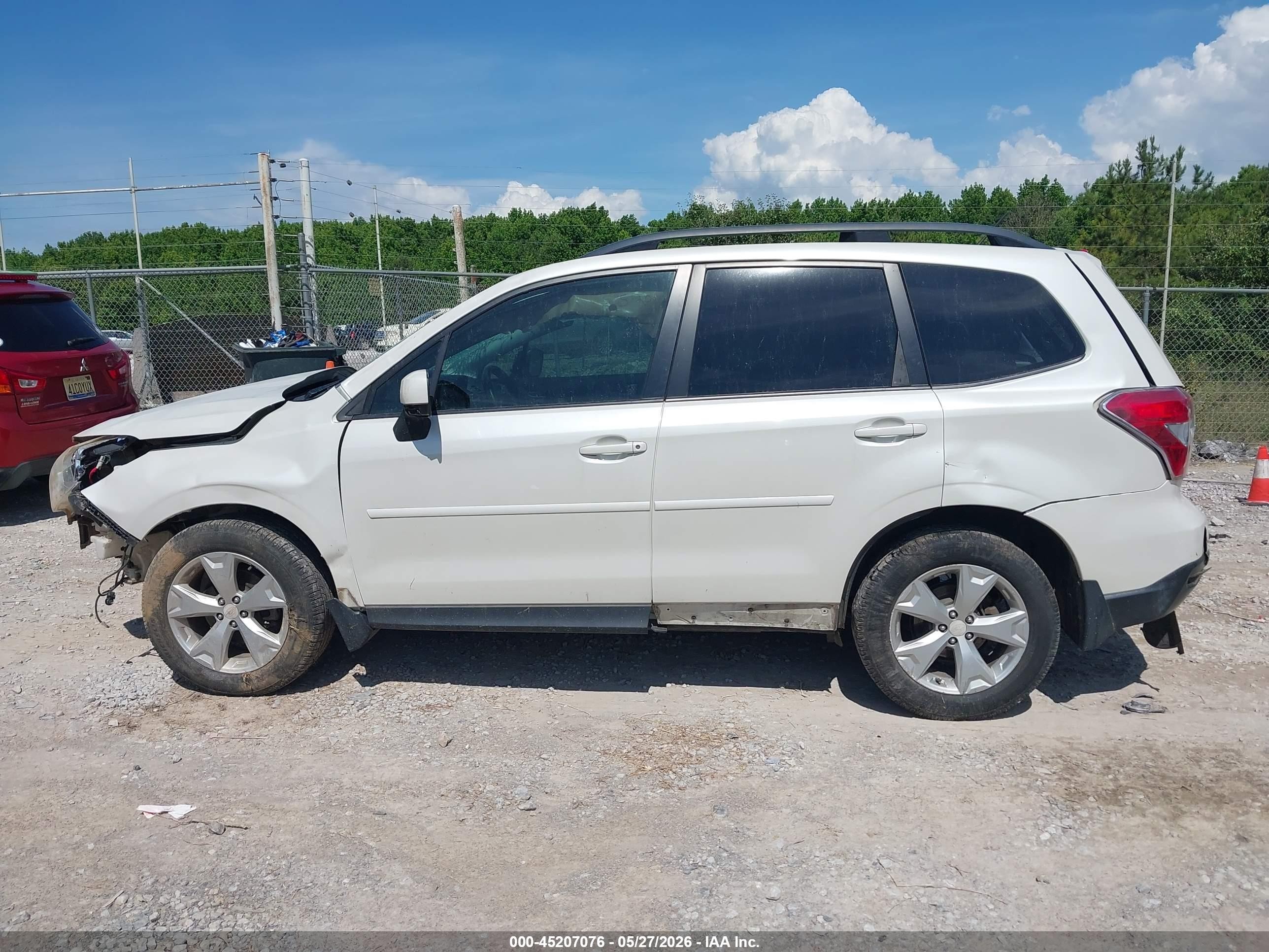 2014 Subaru Forester 2.5i Premium White vin: JF2SJAEC5EH416473