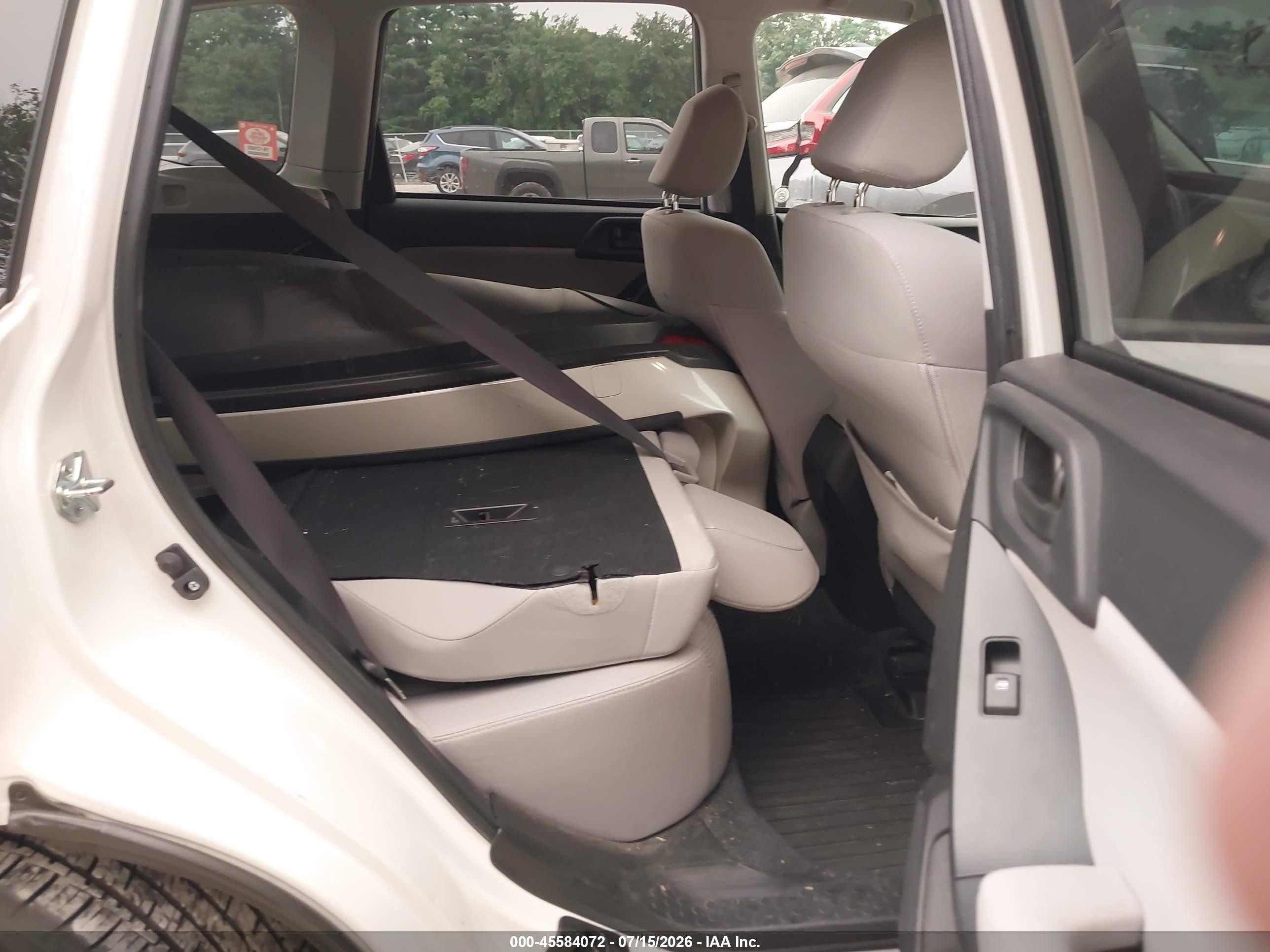 2014 Subaru Forester 2.5i Premium Кремовый vin: JF2SJAEC5EH508456