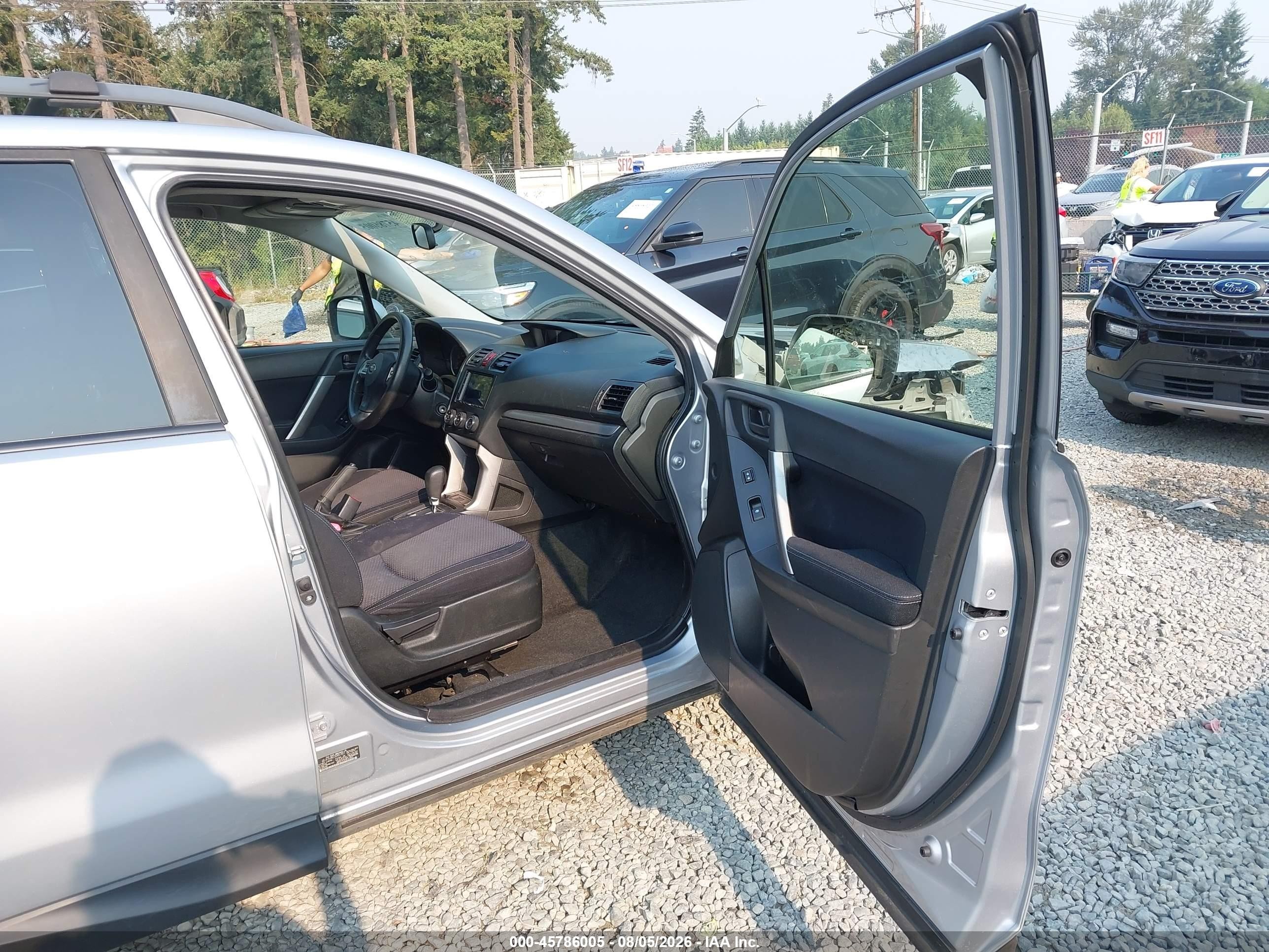 2014 Subaru Forester 2.5i Premium Silver vin: JF2SJAEC5EH517917