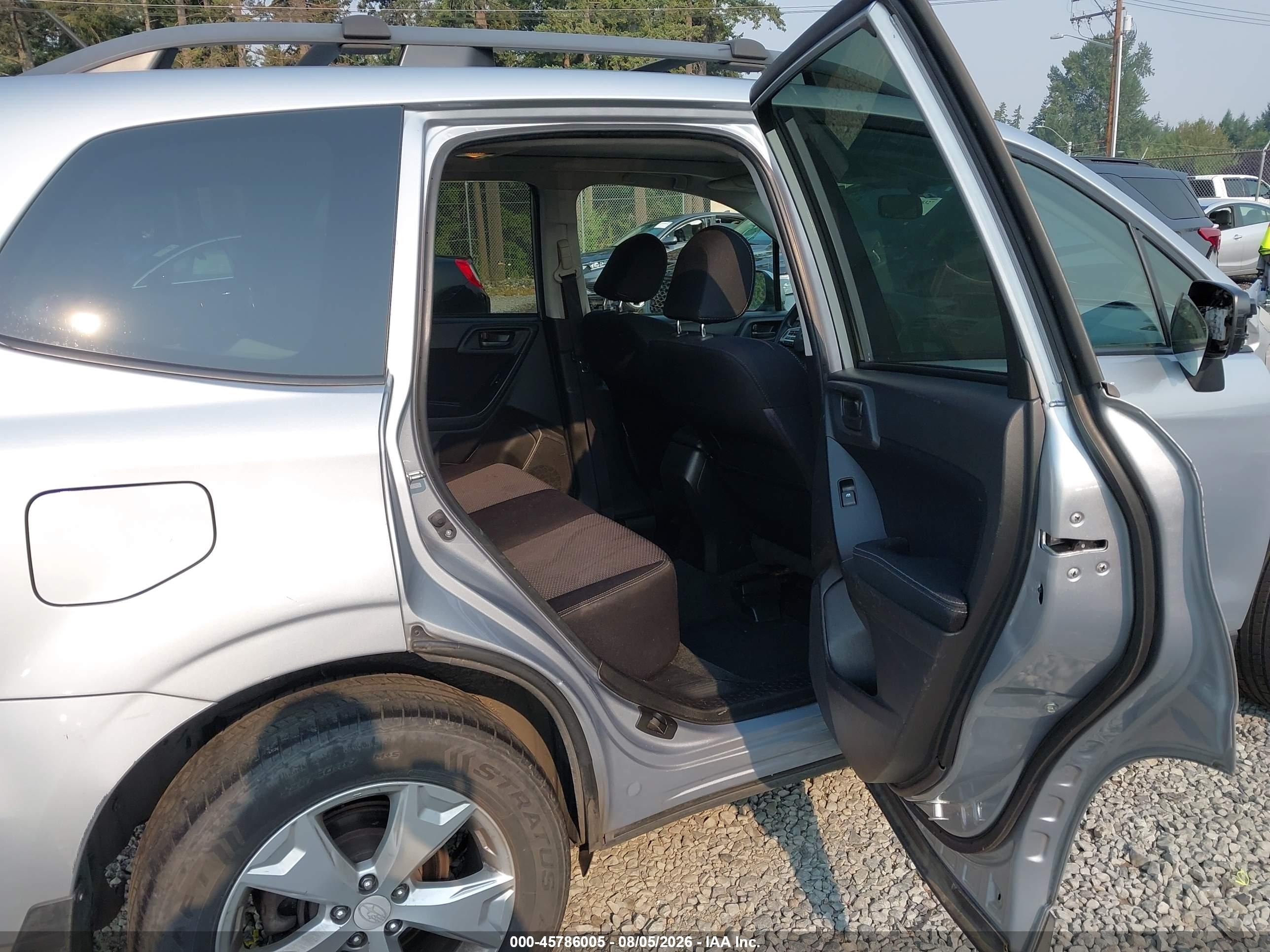 2014 Subaru Forester 2.5i Premium Silver vin: JF2SJAEC5EH517917