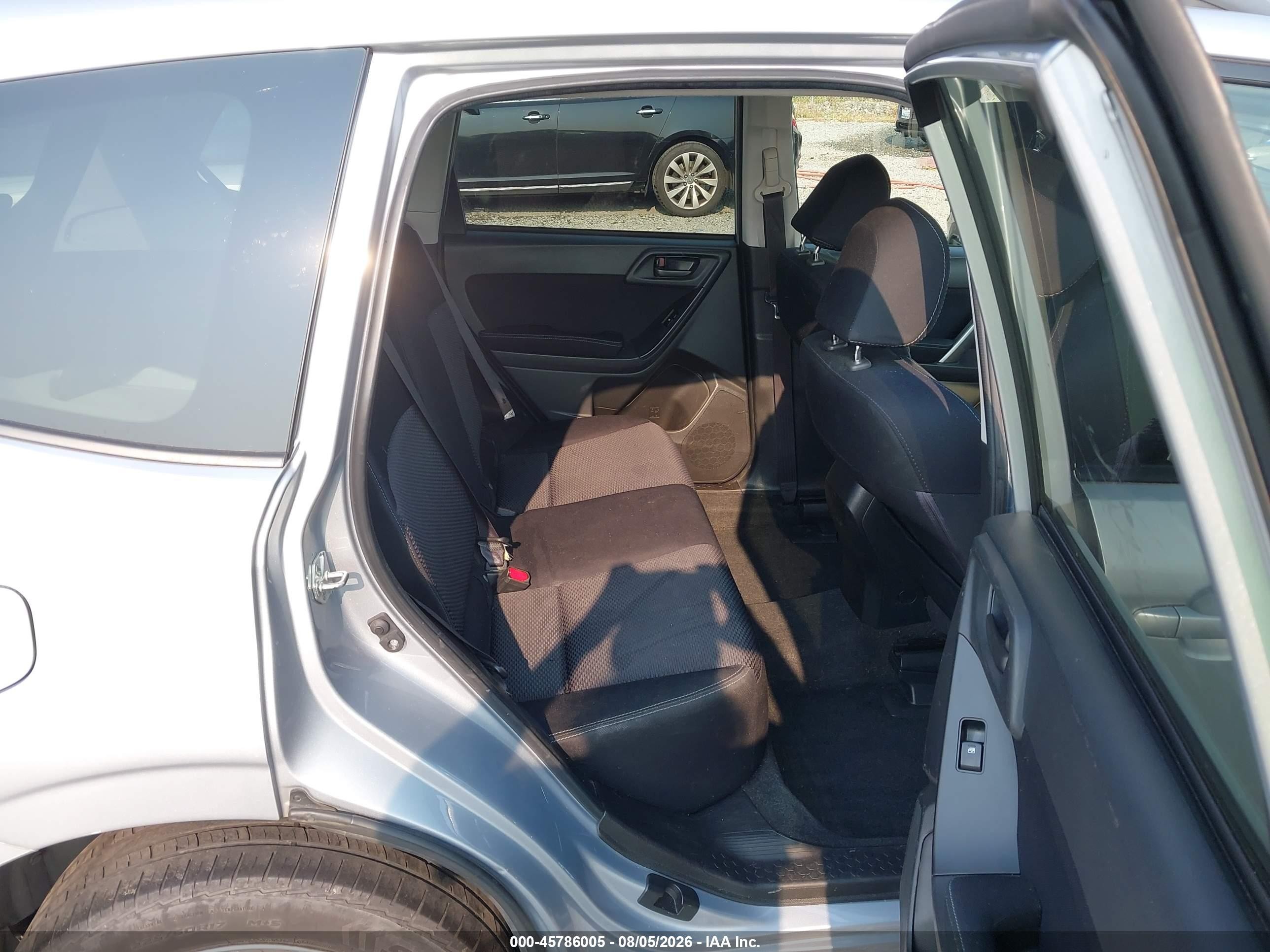 2014 Subaru Forester 2.5i Premium Silver vin: JF2SJAEC5EH517917