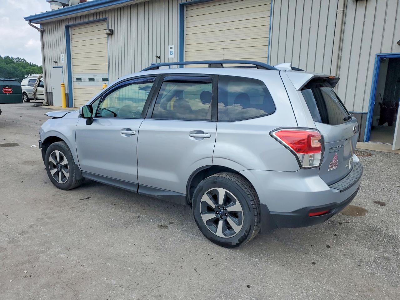 2017 Subaru Forester 2.5i Premium Silver vin: JF2SJAEC5HH409351